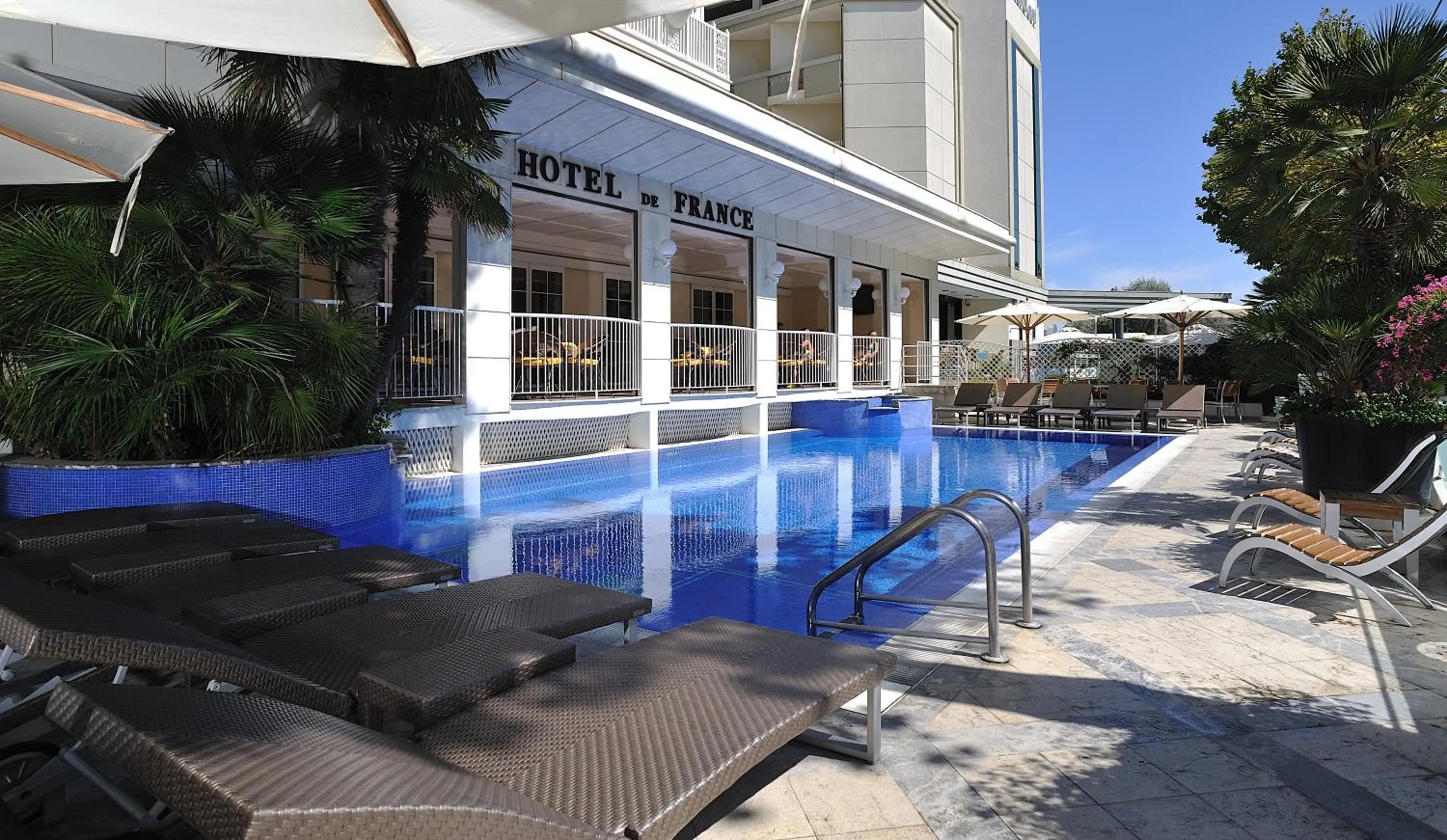 Swimming pool in Hotel de France