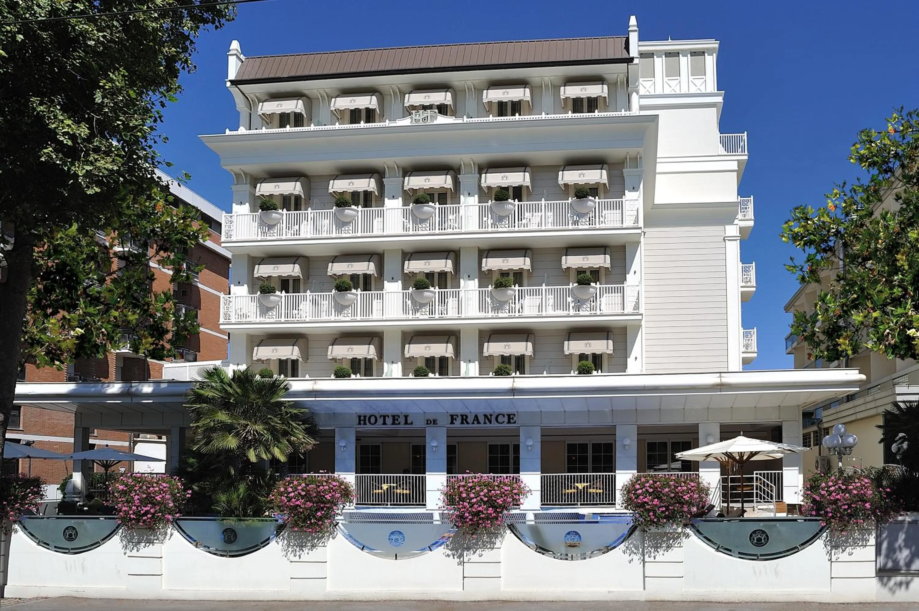 Property building in Hotel de France