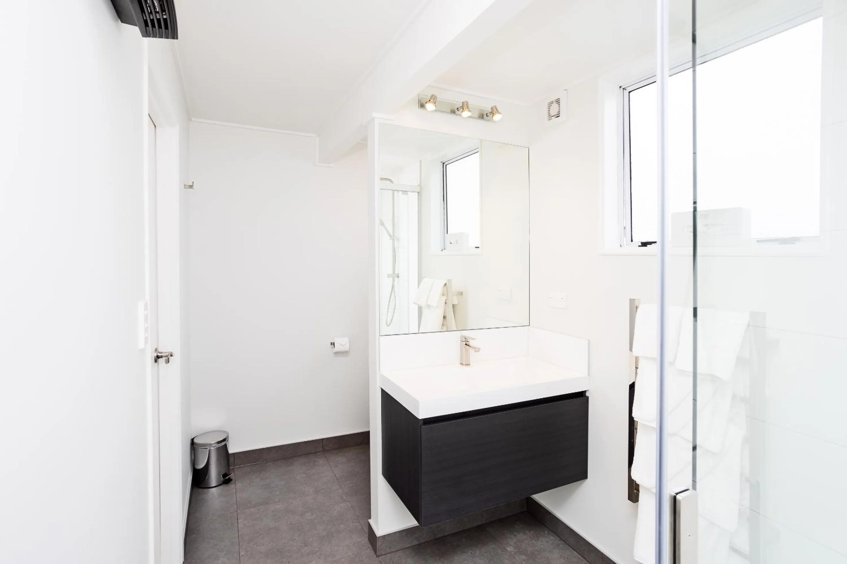 Bed in Balmoral Lodge Motel