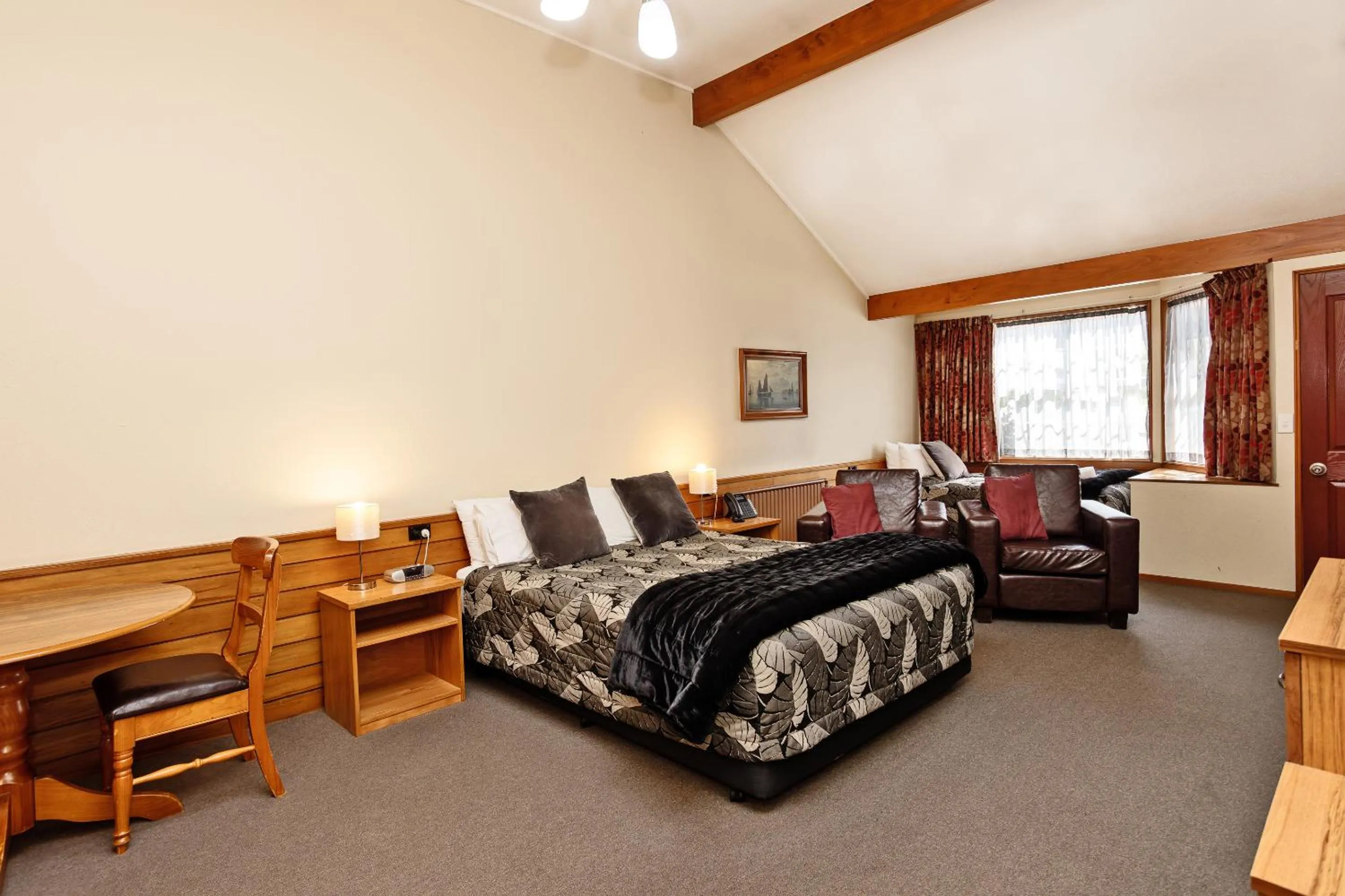 Bed in Balmoral Lodge Motel