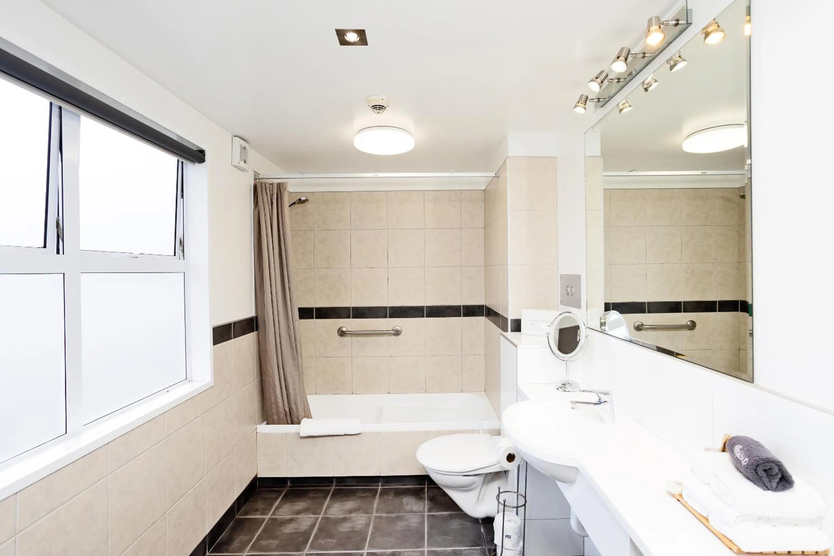 Balmoral Lodge Motel