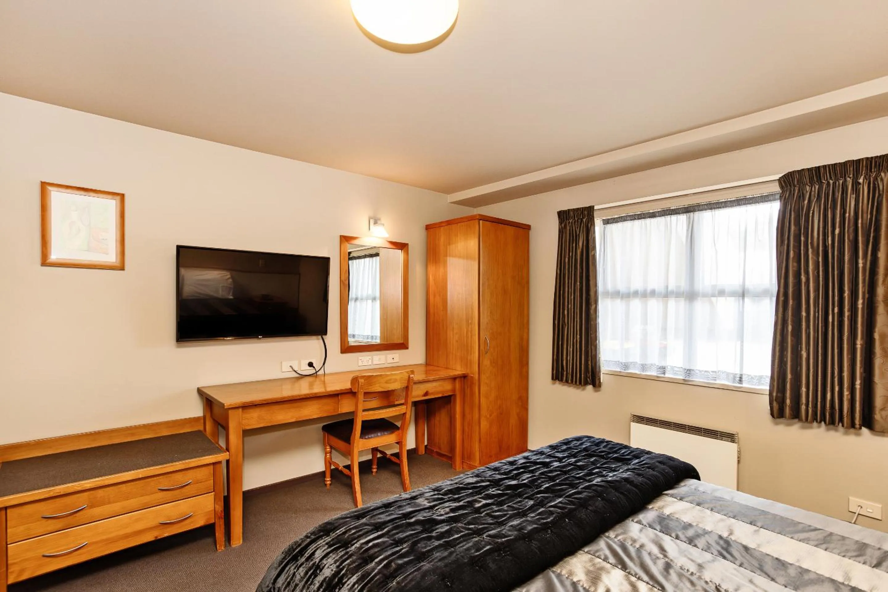 Bed in Balmoral Lodge Motel