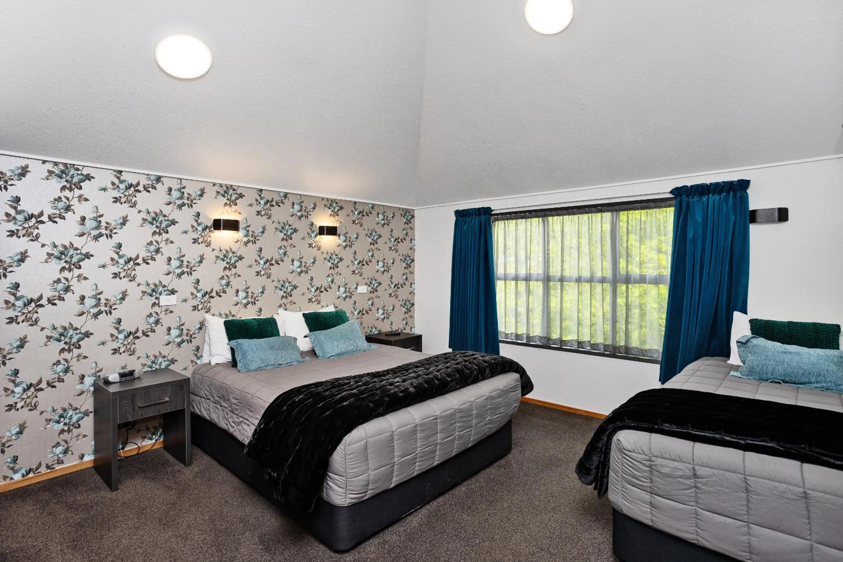 Bed in Balmoral Lodge Motel