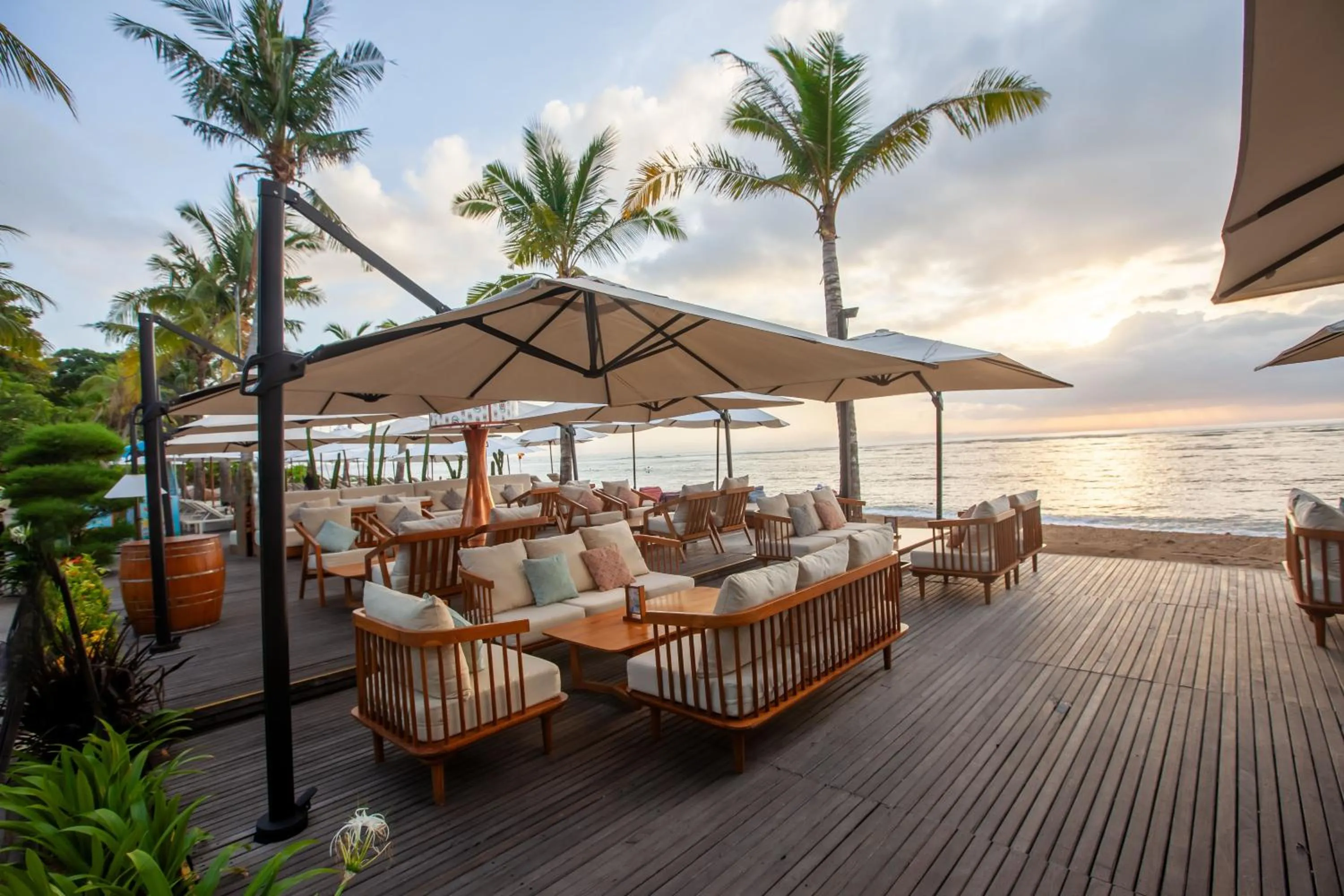 Restaurant/places to eat in Griya Santrian a Beach Resort And Spa