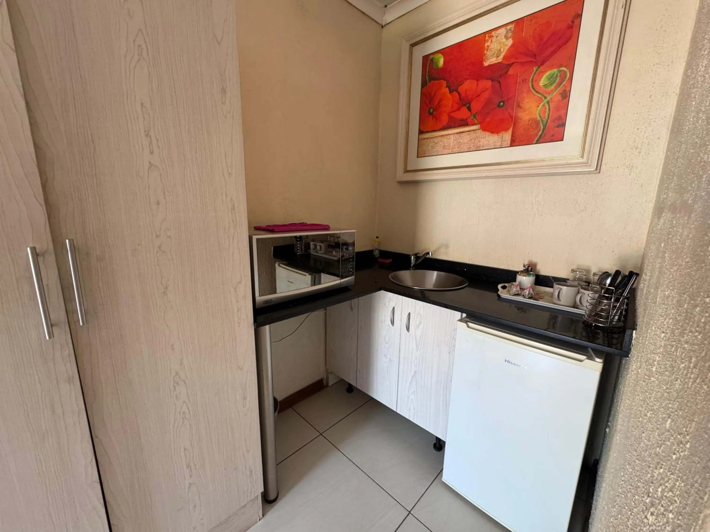 Kitchen or kitchenette in 8 Ibis Lane Guest House