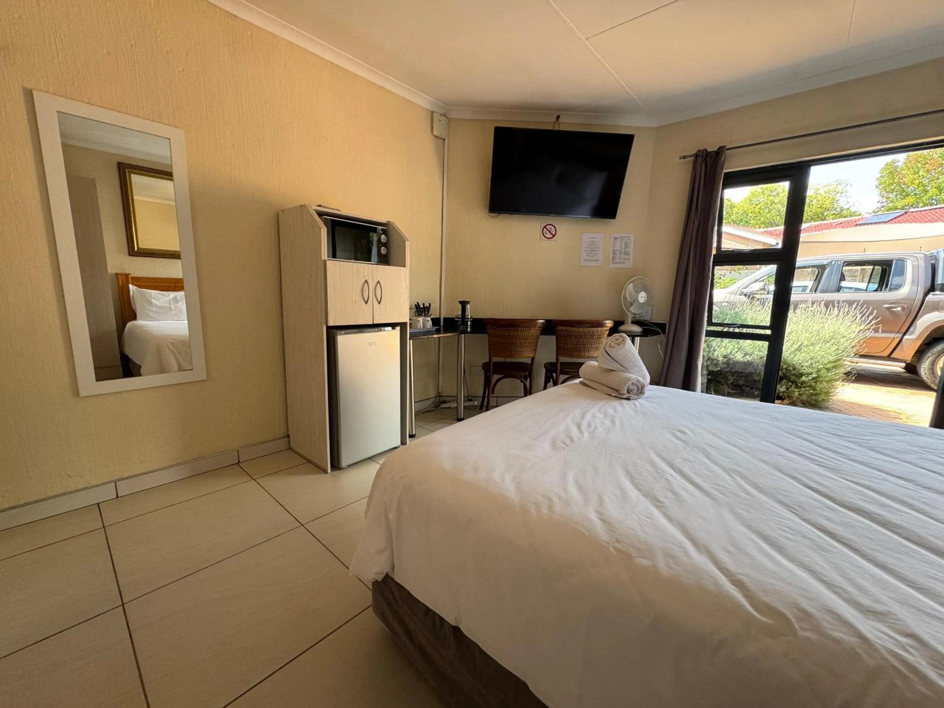 Kitchen or kitchenette, Bed in 8 Ibis Lane Guest House