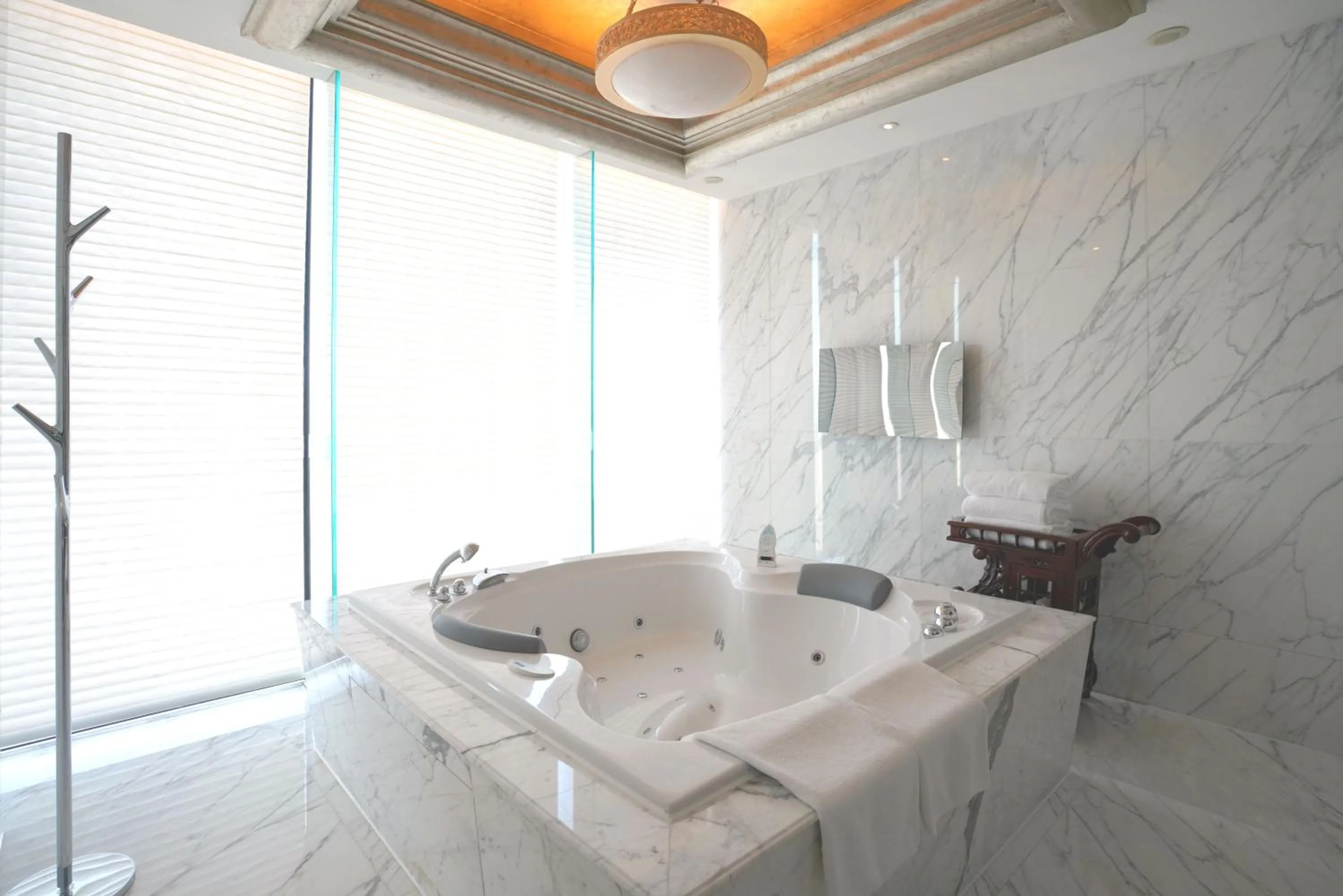 Bathroom in InterContinental Dalian by IHG