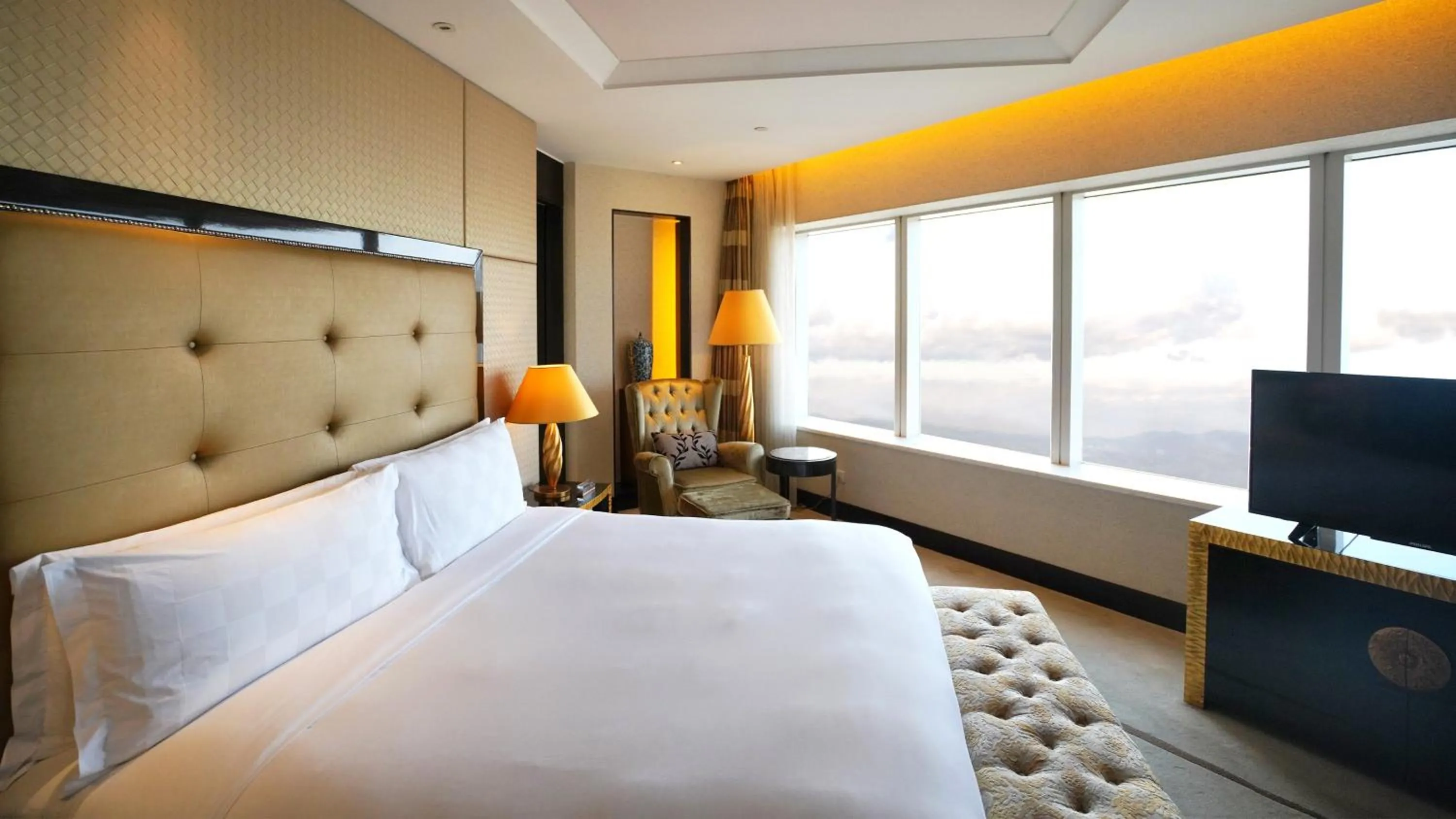 Photo of the whole room, Bed in InterContinental Dalian by IHG