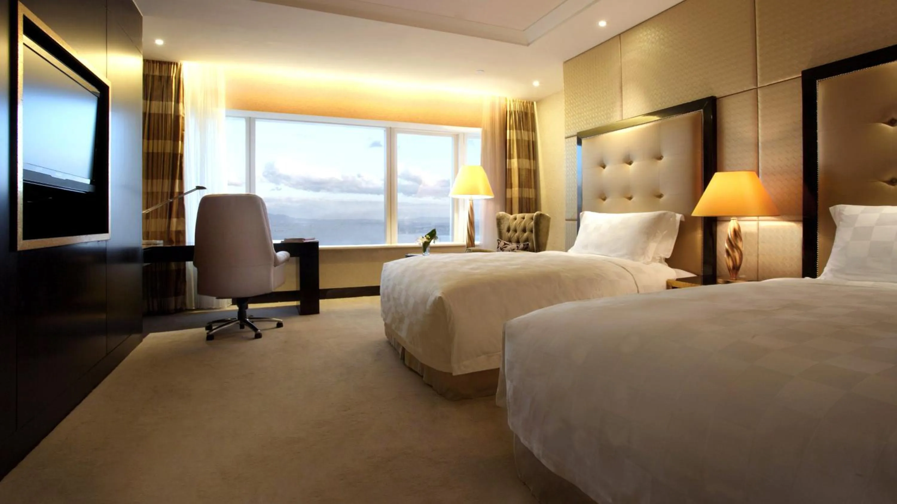 Photo of the whole room, Bed in InterContinental Dalian by IHG
