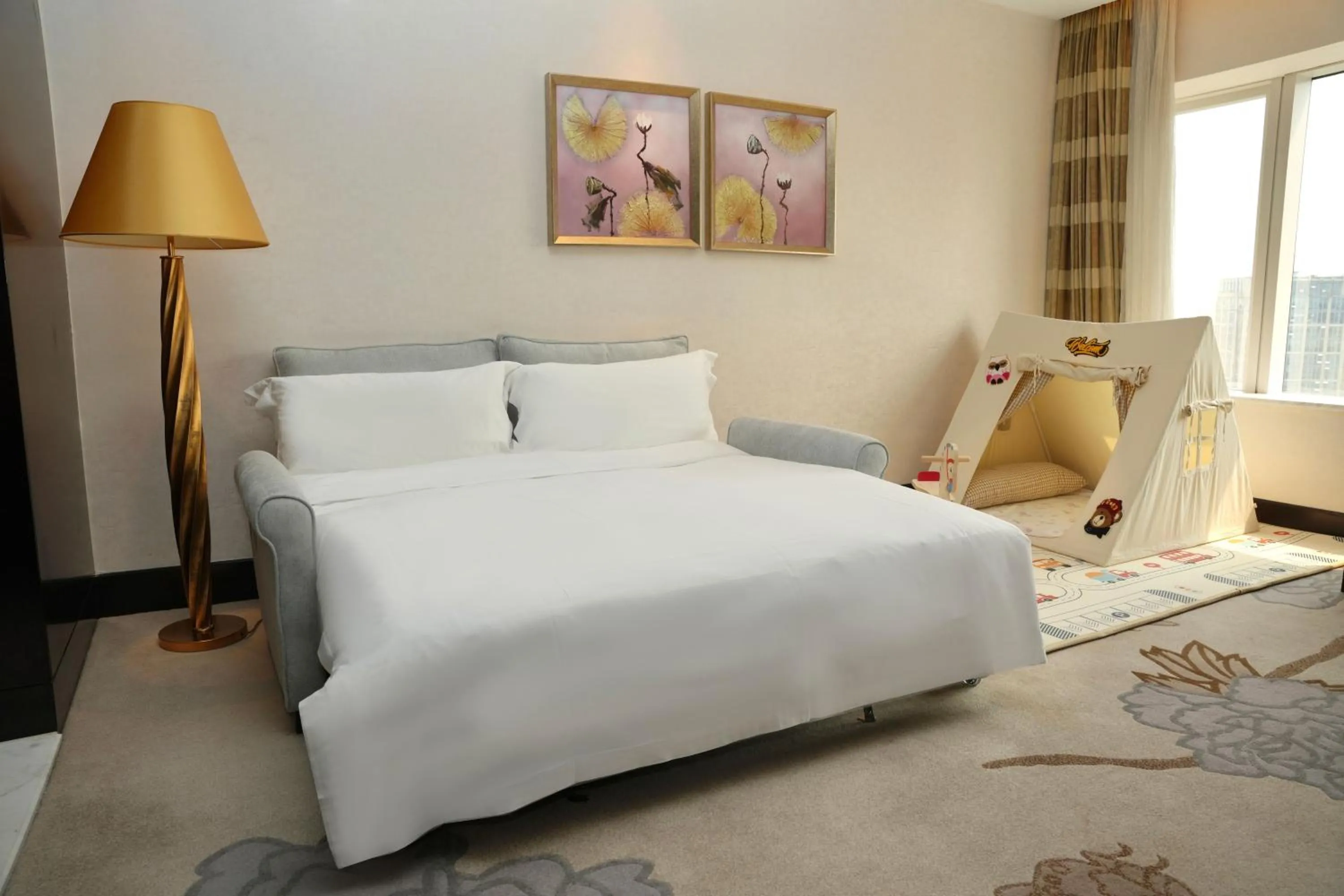 Photo of the whole room, Bed in InterContinental Dalian by IHG