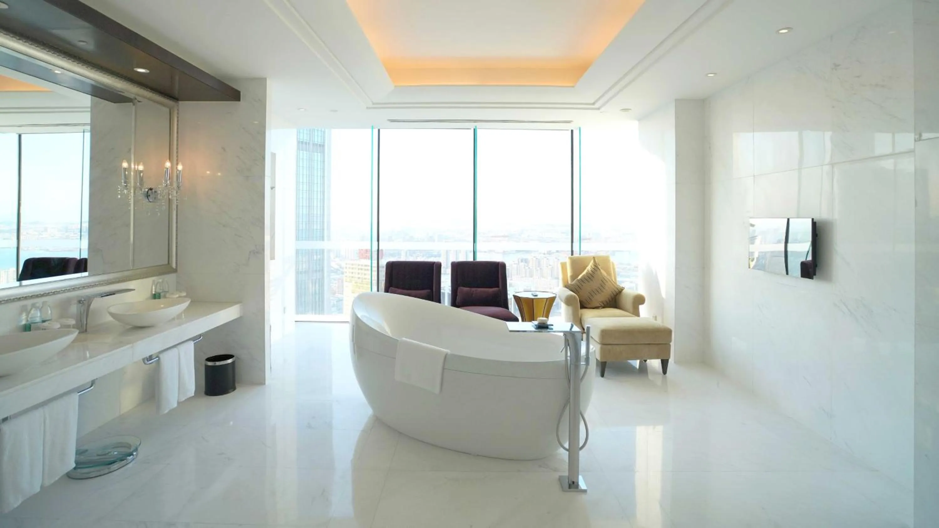 Photo of the whole room in InterContinental Dalian by IHG