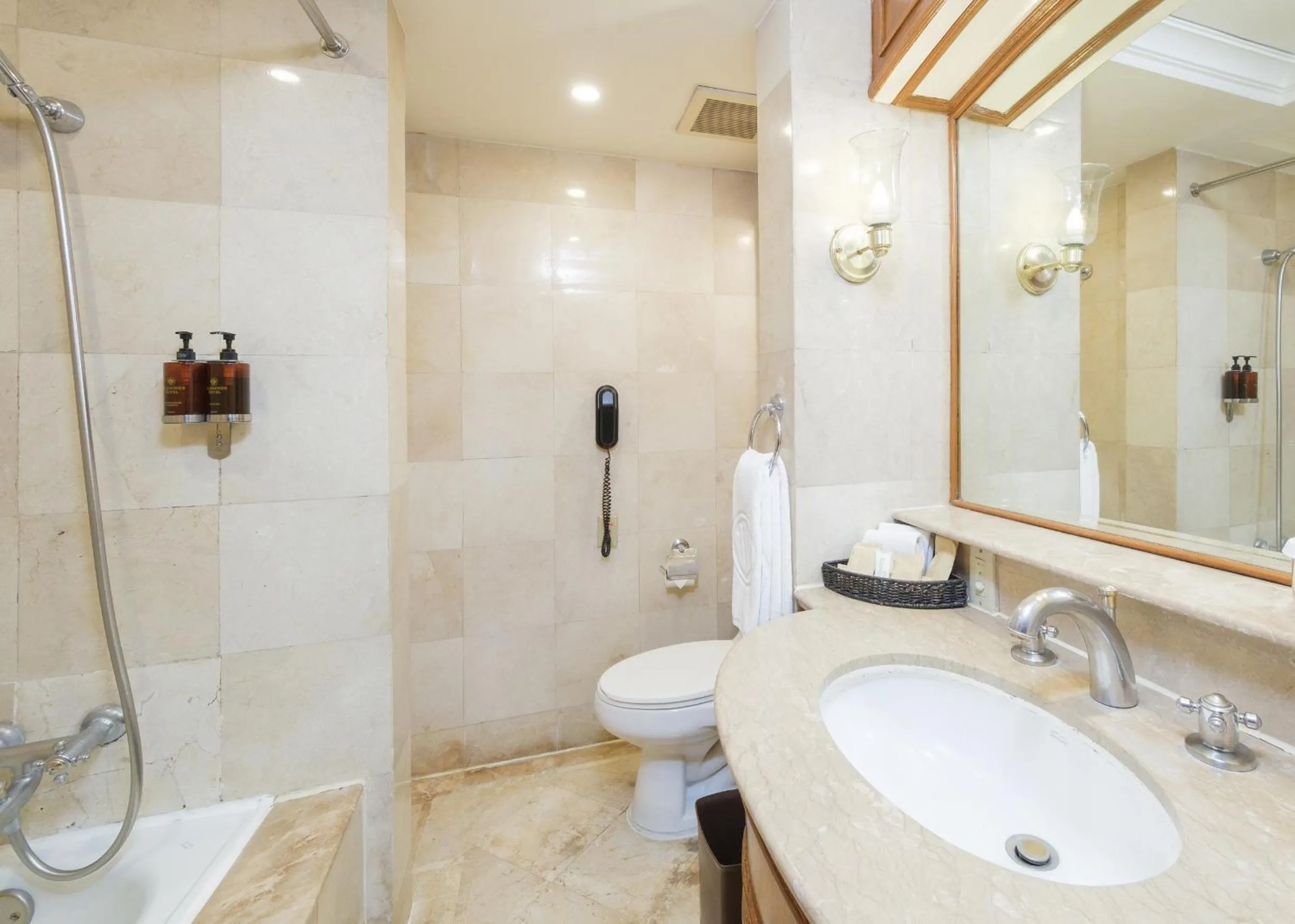 Shower in Richmonde Hotel Ortigas, Manila