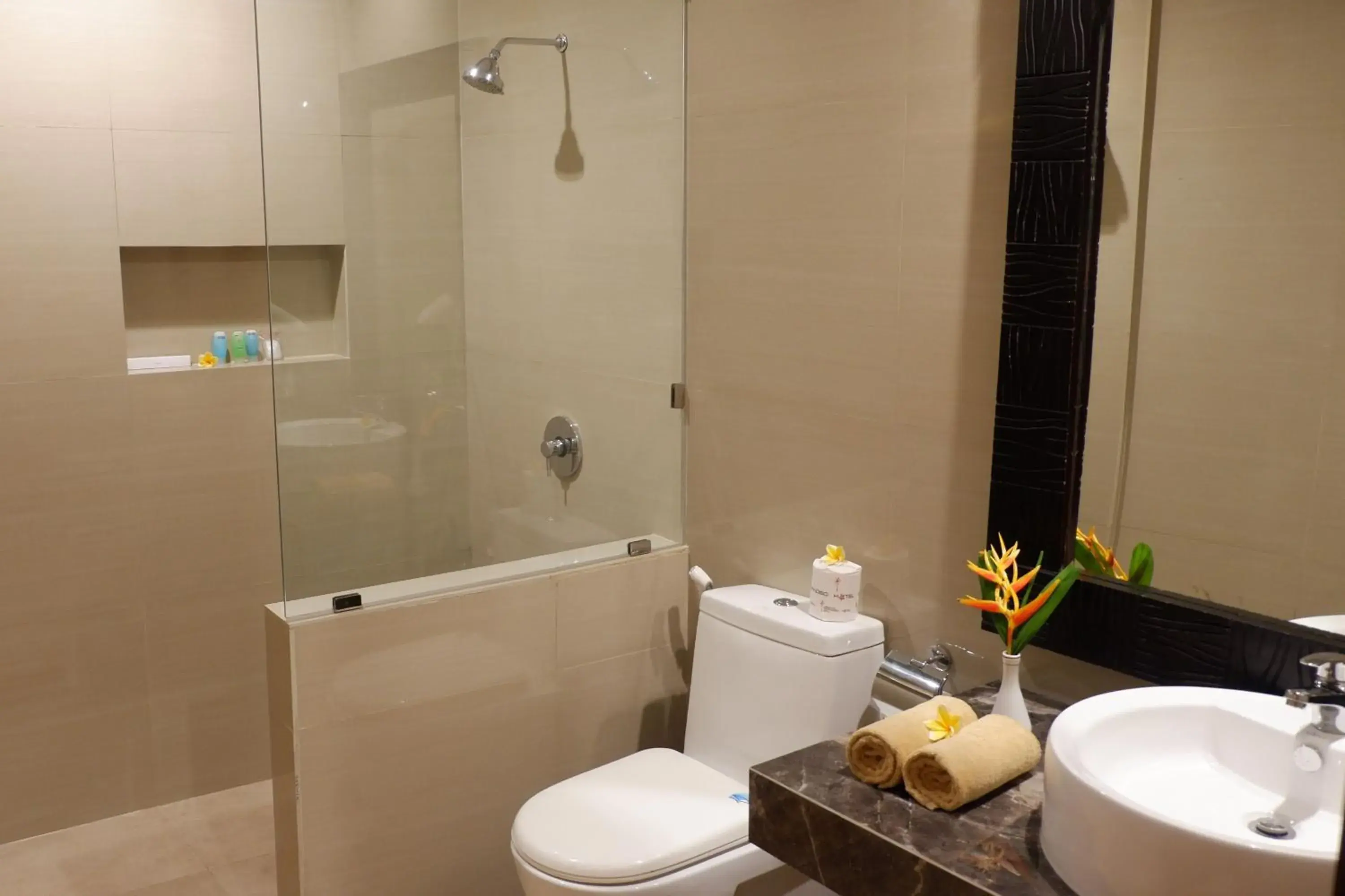 Bathroom in Seminyak Paradiso Hotel Bathroom in Seminyak Paradiso Hotel