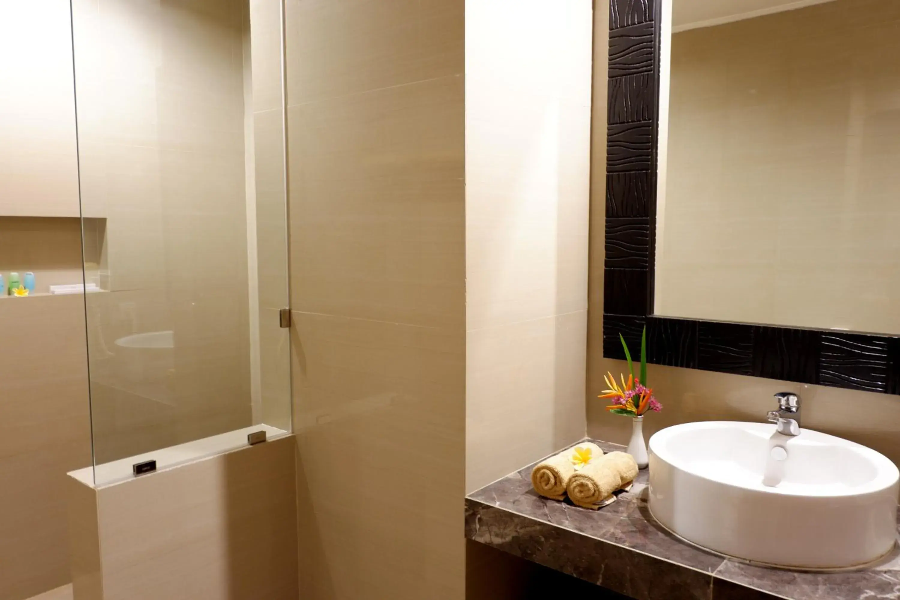 Bathroom in Seminyak Paradiso Hotel Bathroom in Seminyak Paradiso Hotel