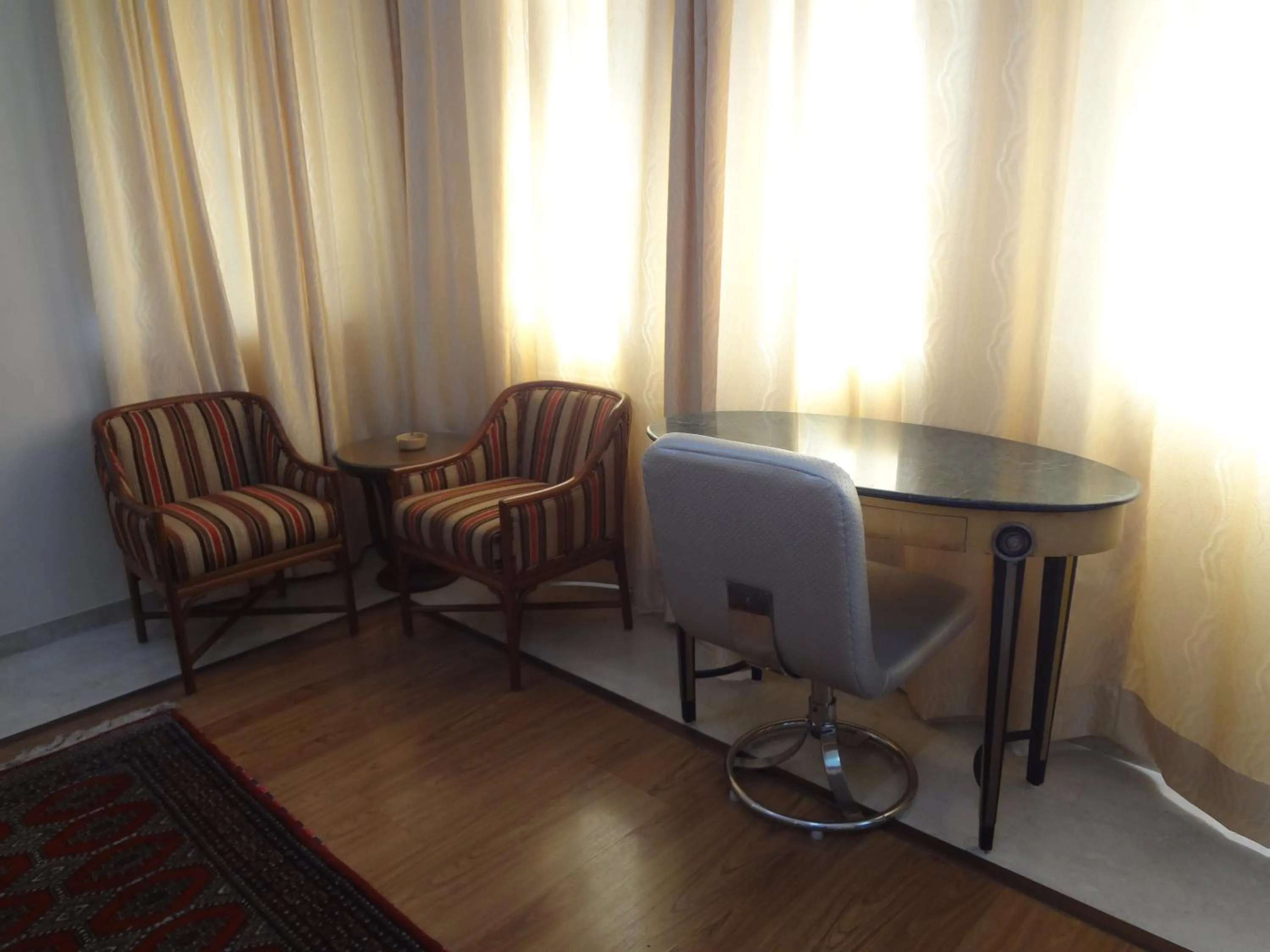 Seating area in Astoria Hotel