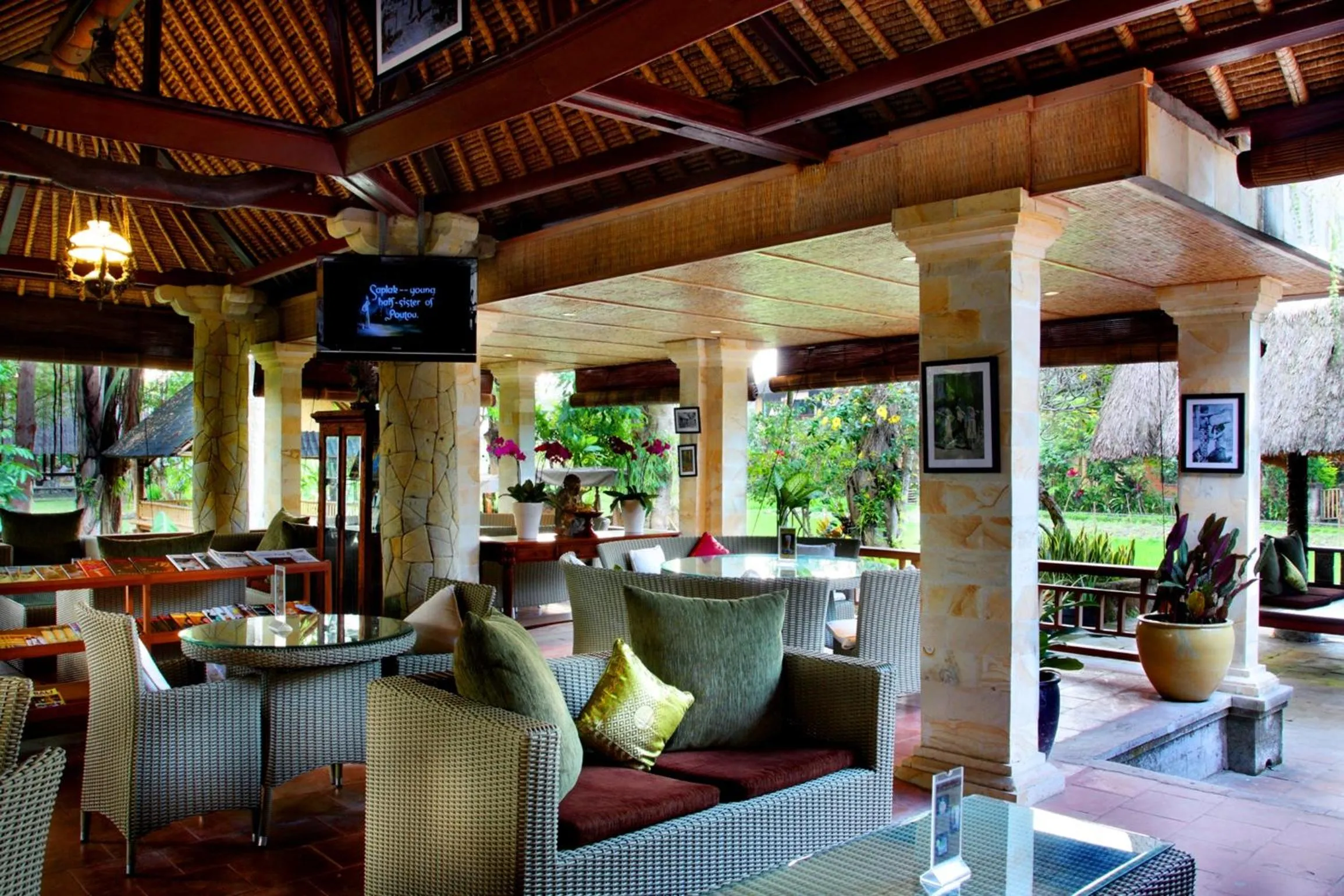 Restaurant/places to eat in Arma Museum & Resort