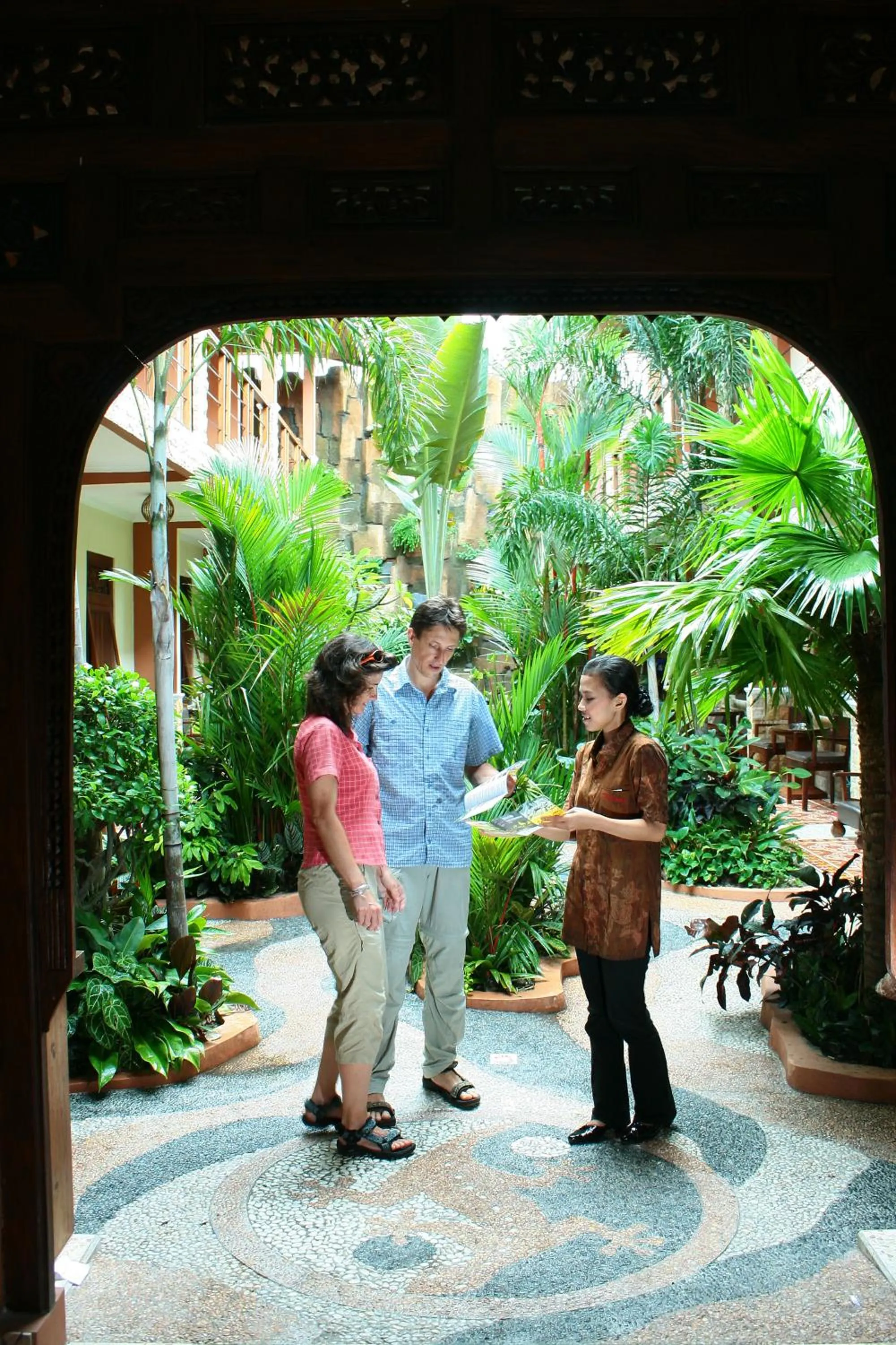 Staff in Hotel 1001 Malam