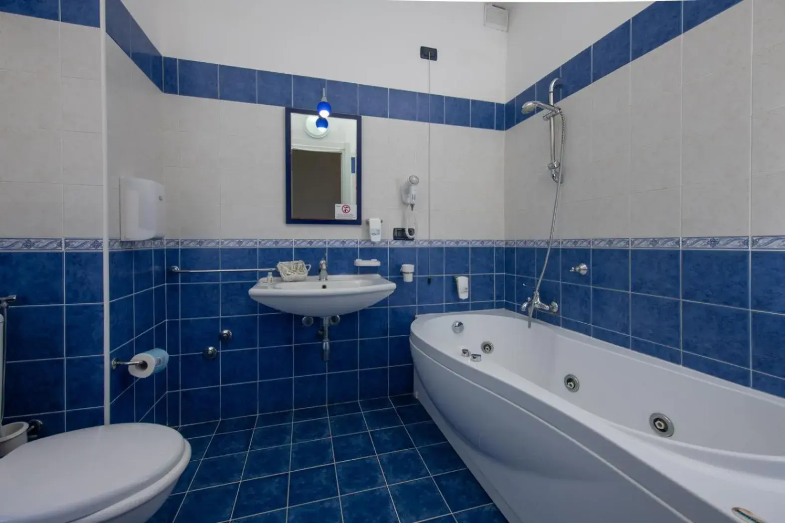 Bathroom in Hotel Baia D'oro