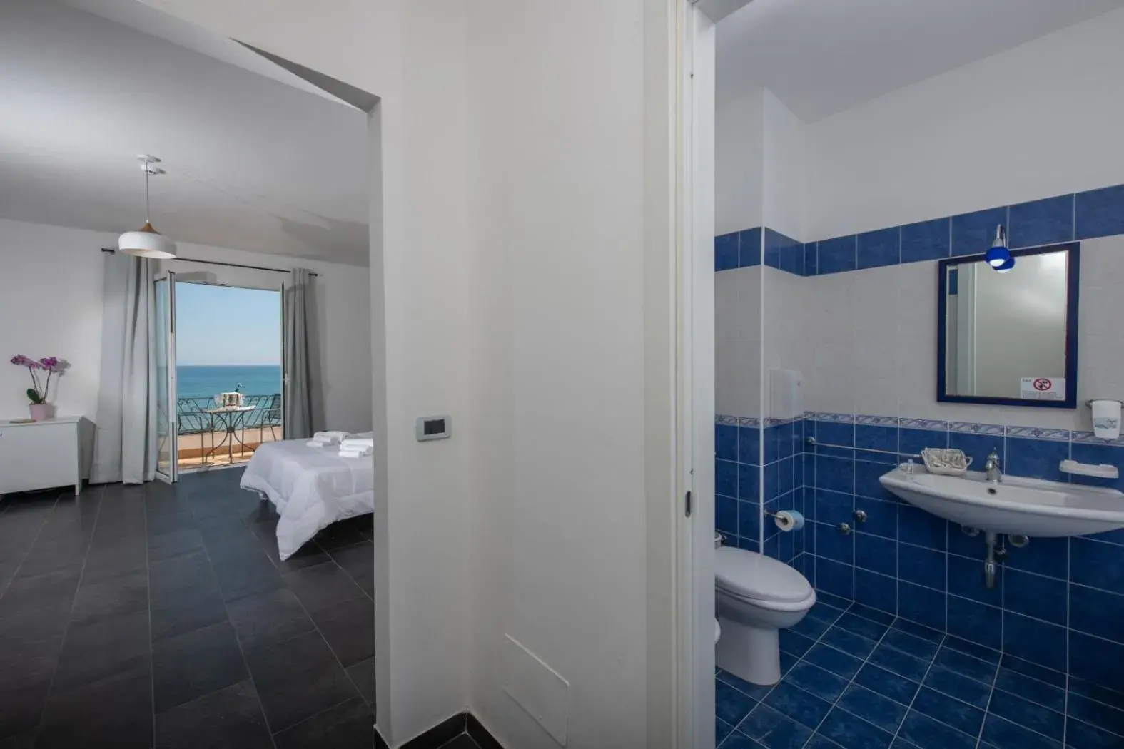 Bathroom in Hotel Baia D'oro