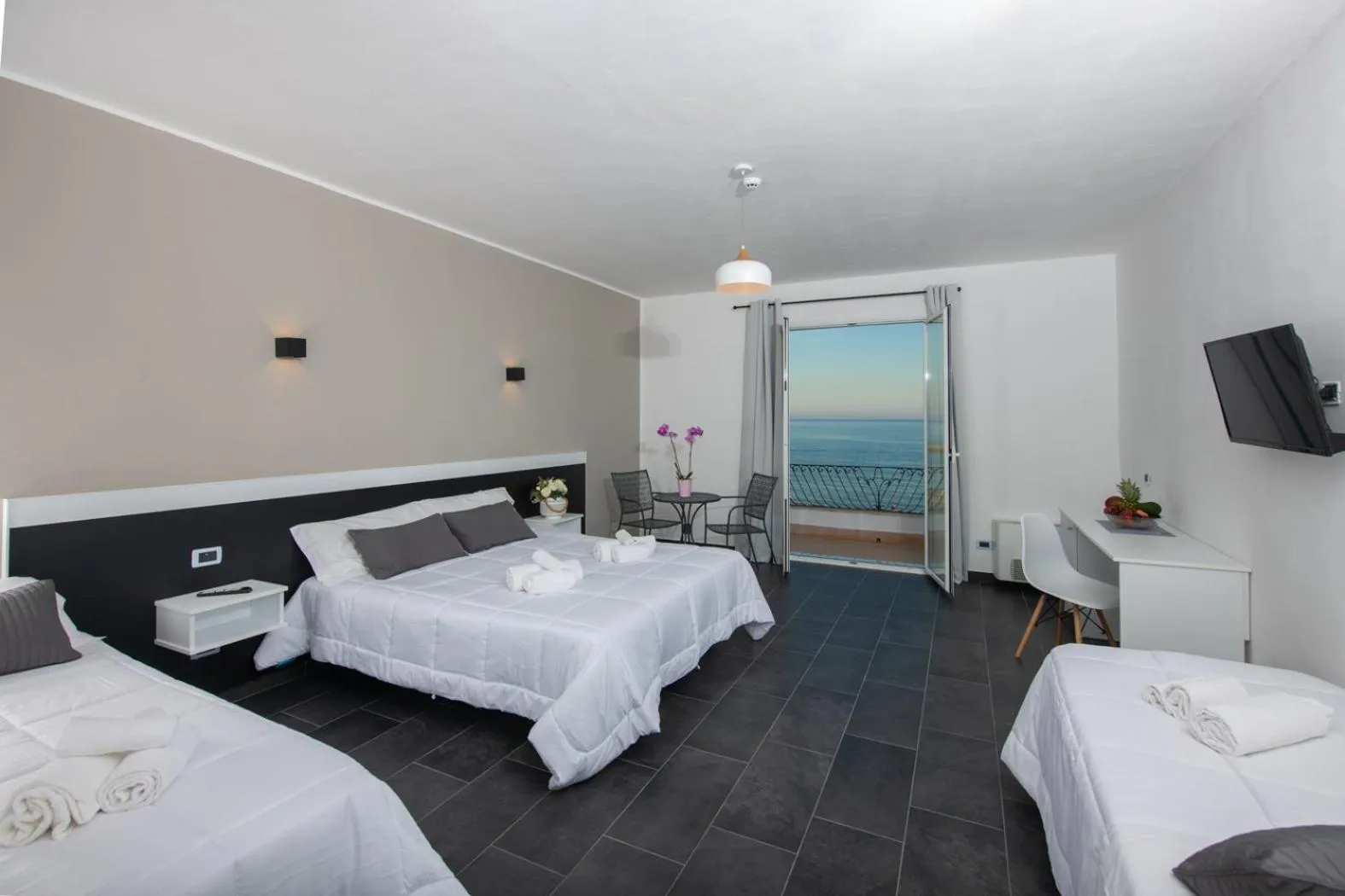 Bed in Hotel Baia D'oro