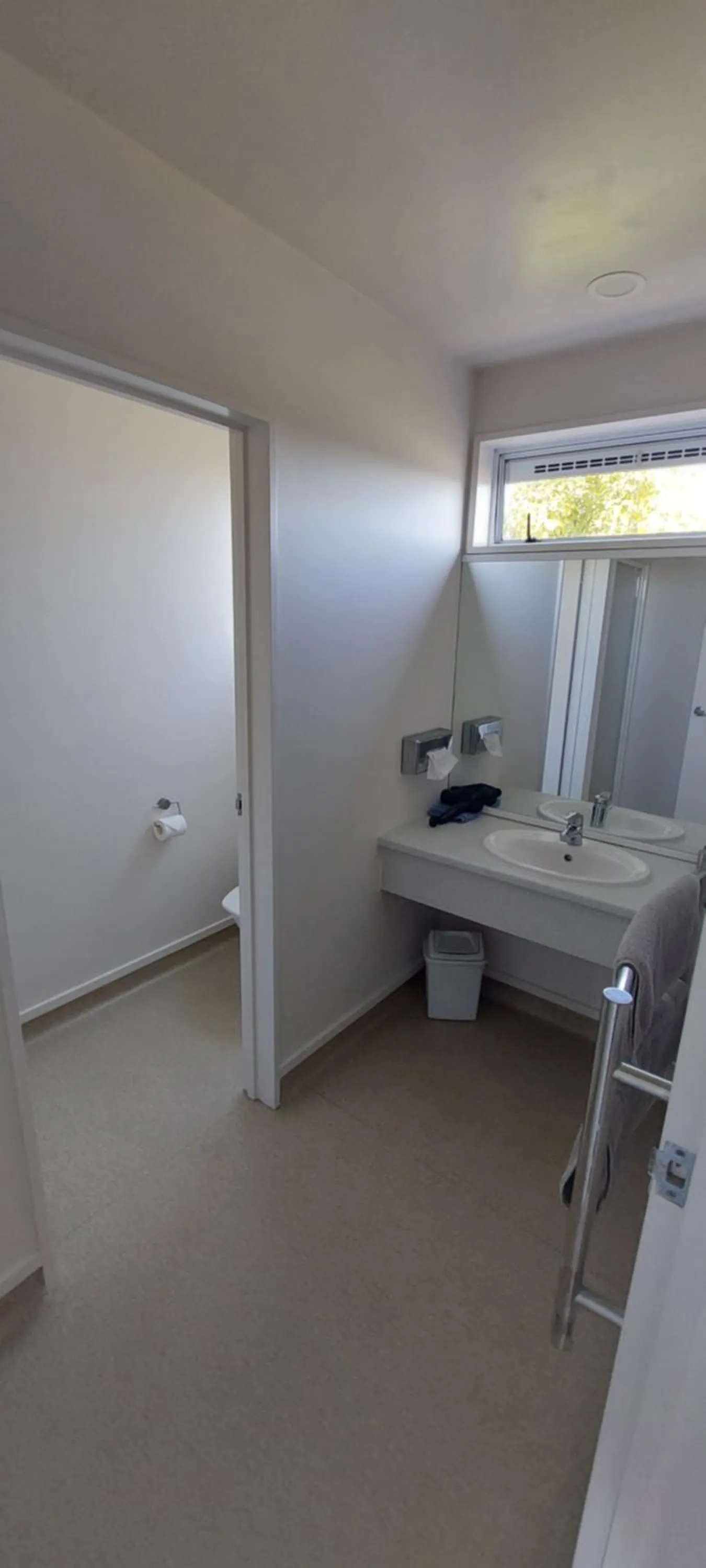 Bathroom in Fitzherbert Court Motel