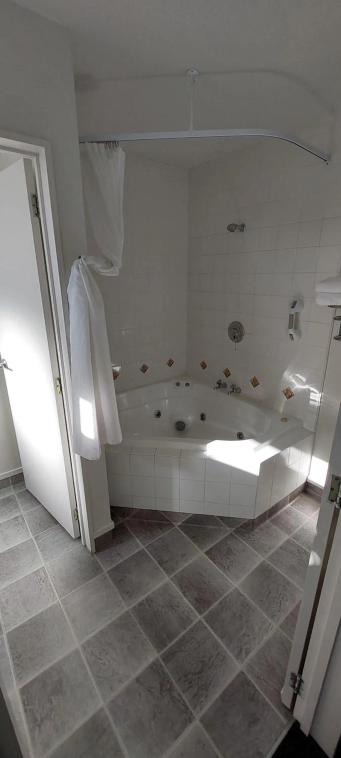 Shower in Fitzherbert Court Motel