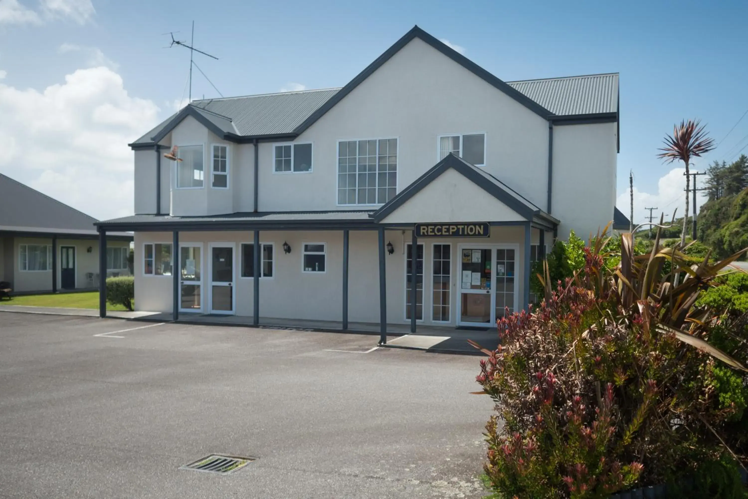 Property building in Fitzherbert Court Motel Property building in Fitzherbert Court Motel