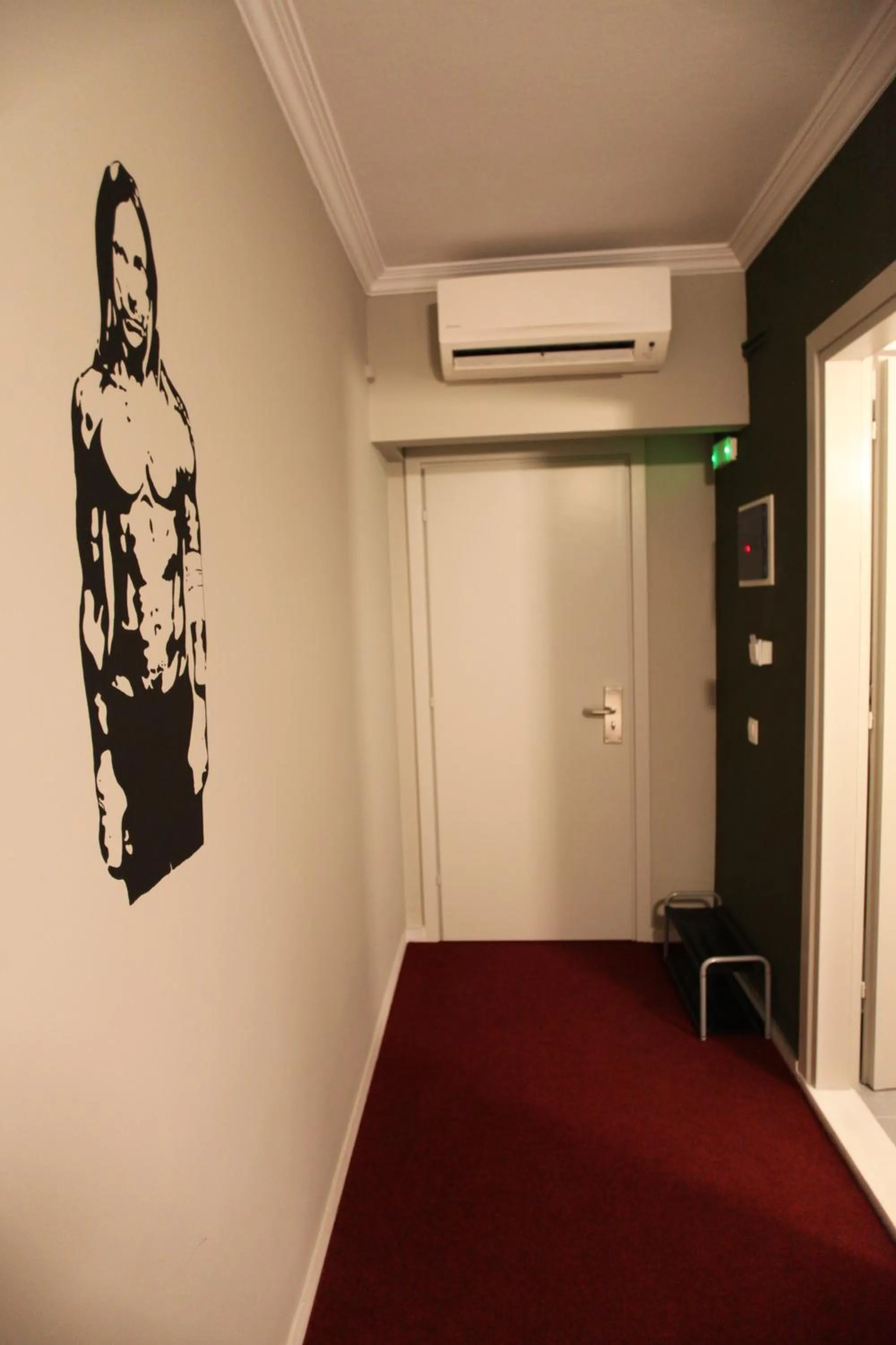 air conditioner in Stay Hybrid Youth Hostel