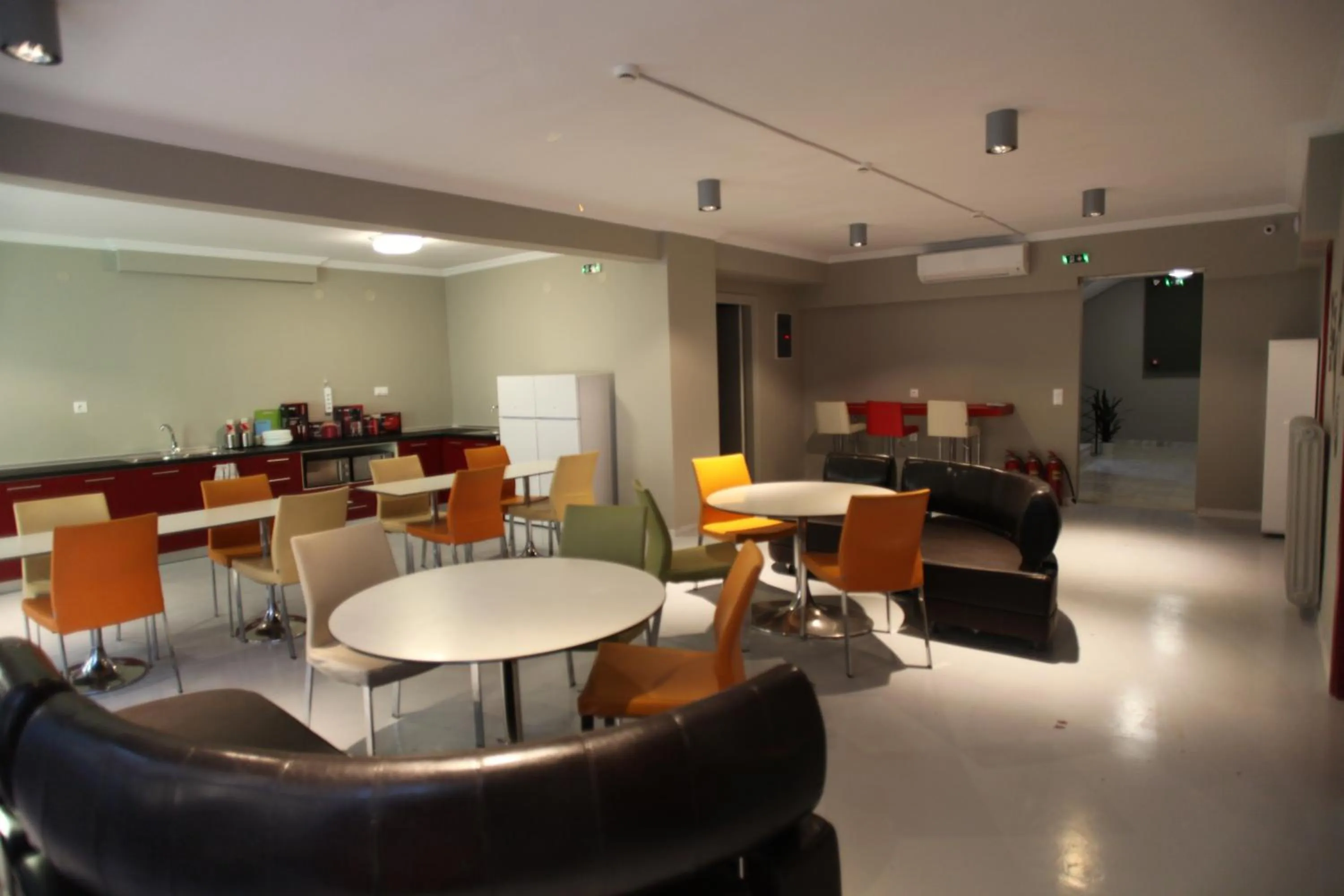 Restaurant/places to eat in Stay Hybrid Youth Hostel