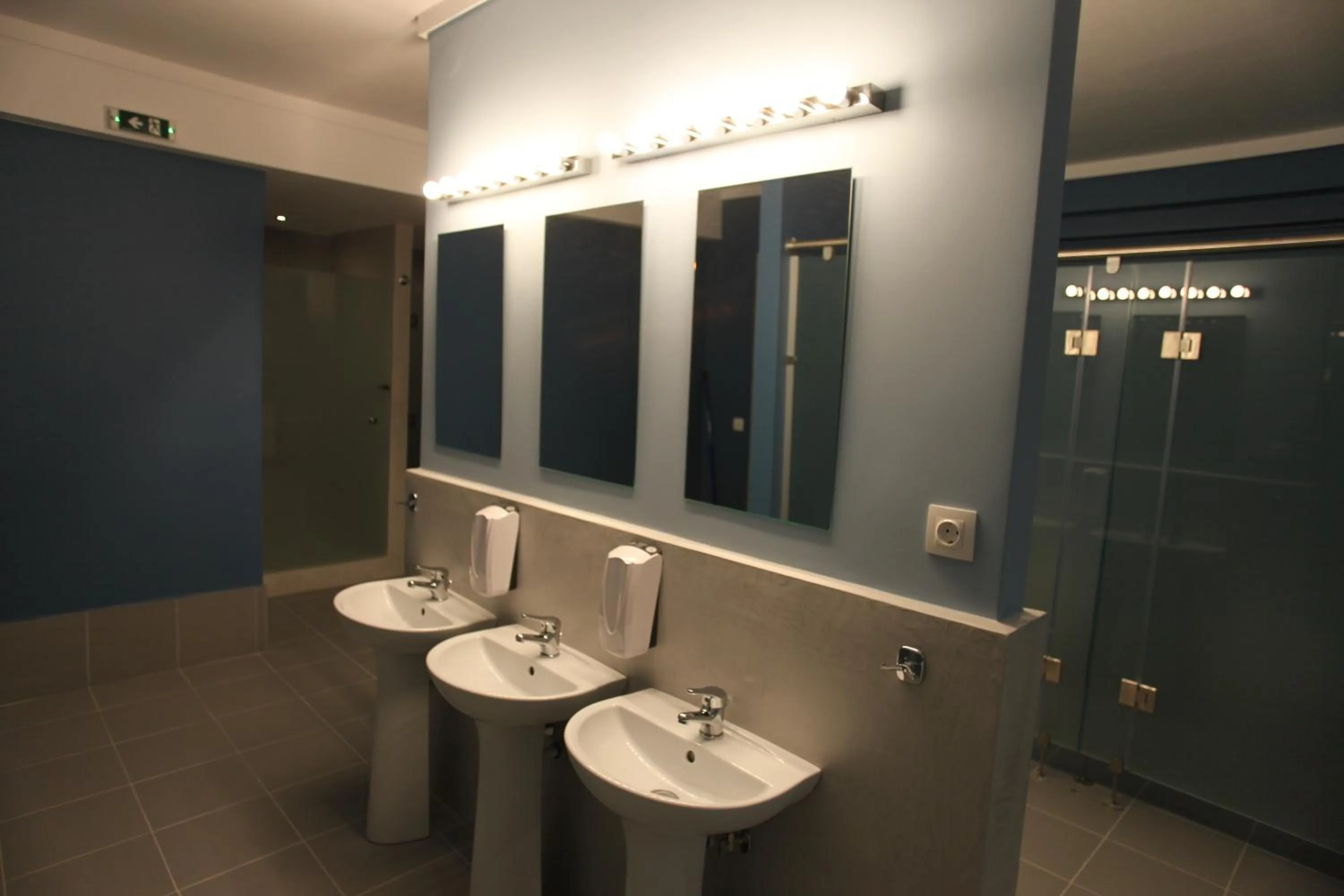 Shower in Stay Hybrid Youth Hostel