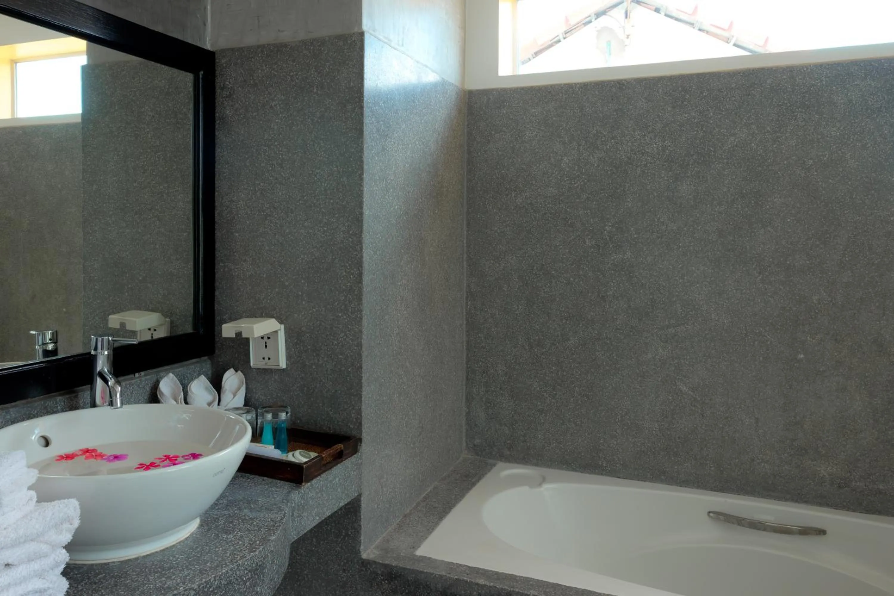 Bath in Amber Angkor Villa Hotel & Spa