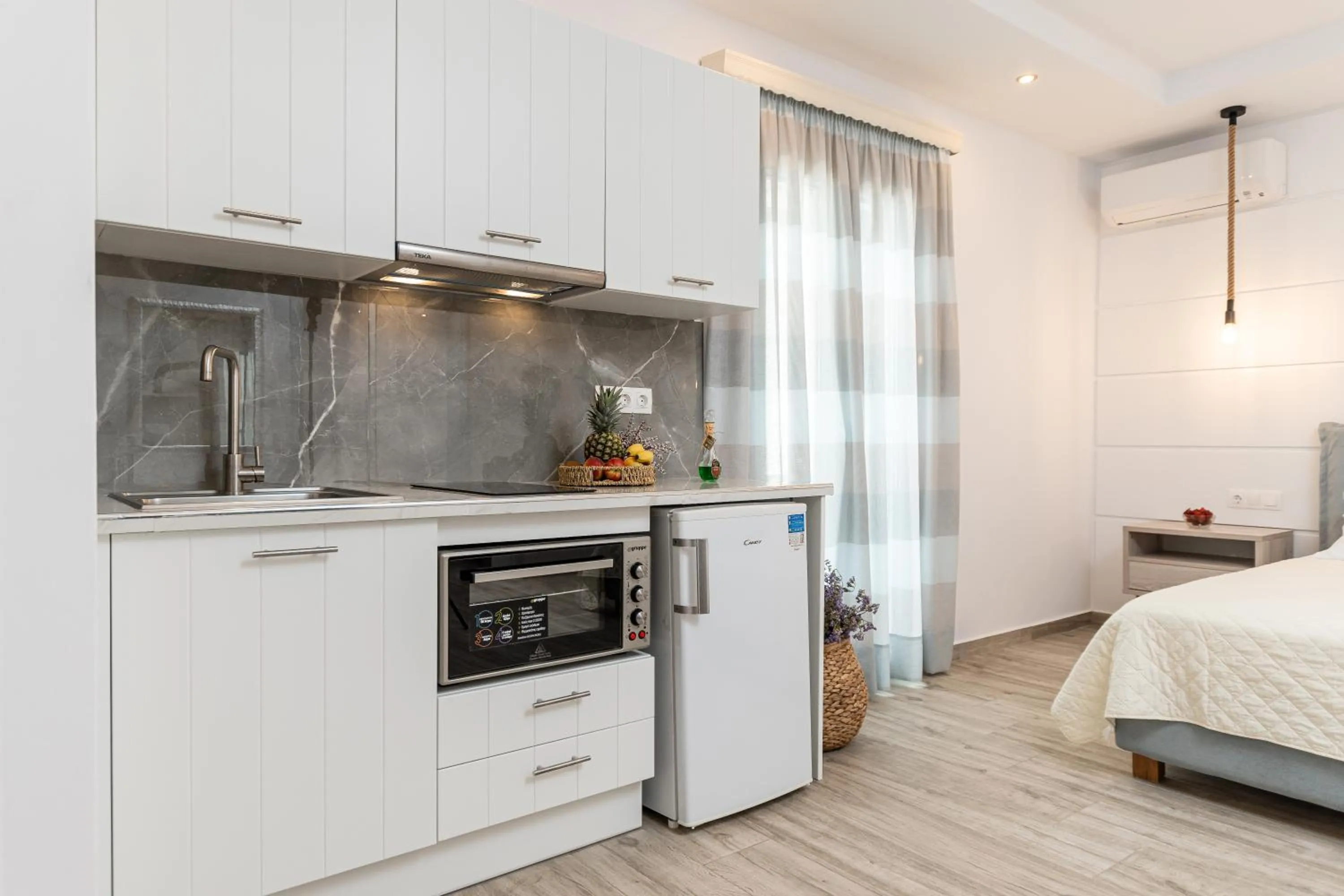 kitchen, Bed in Sun Beach Hotel