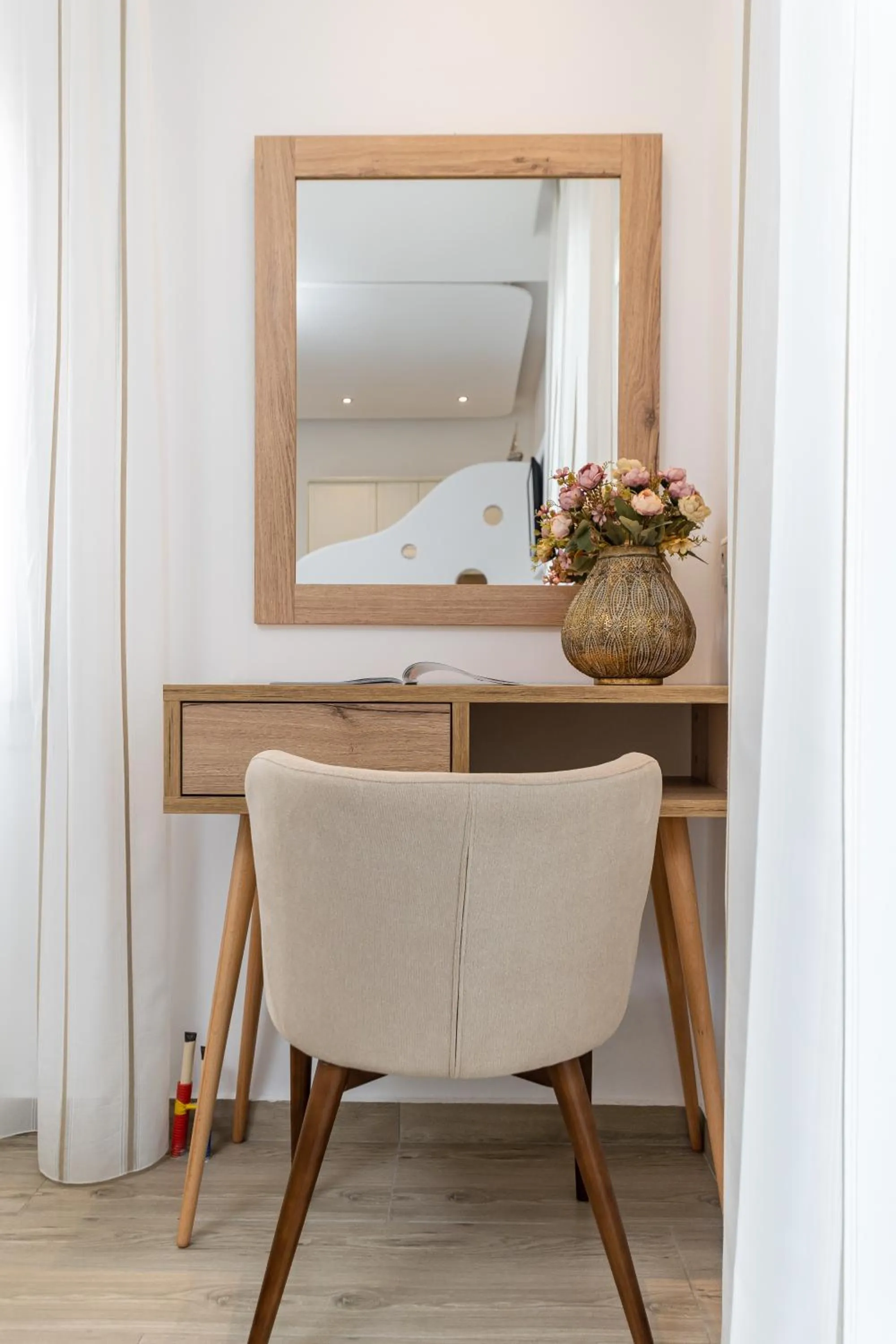 hair dresser, Bed in Sun Beach Hotel