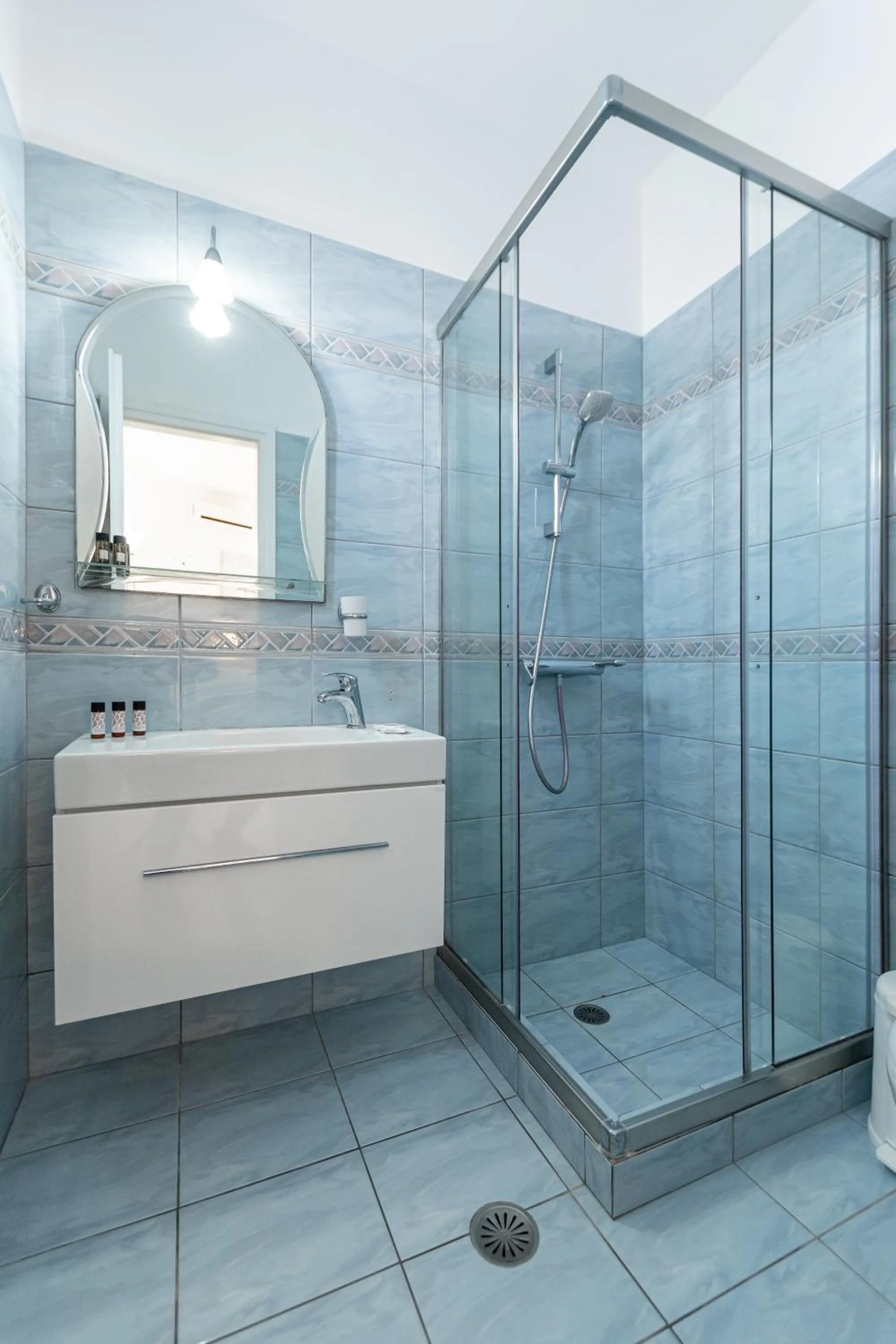 Shower in Sun Beach Hotel