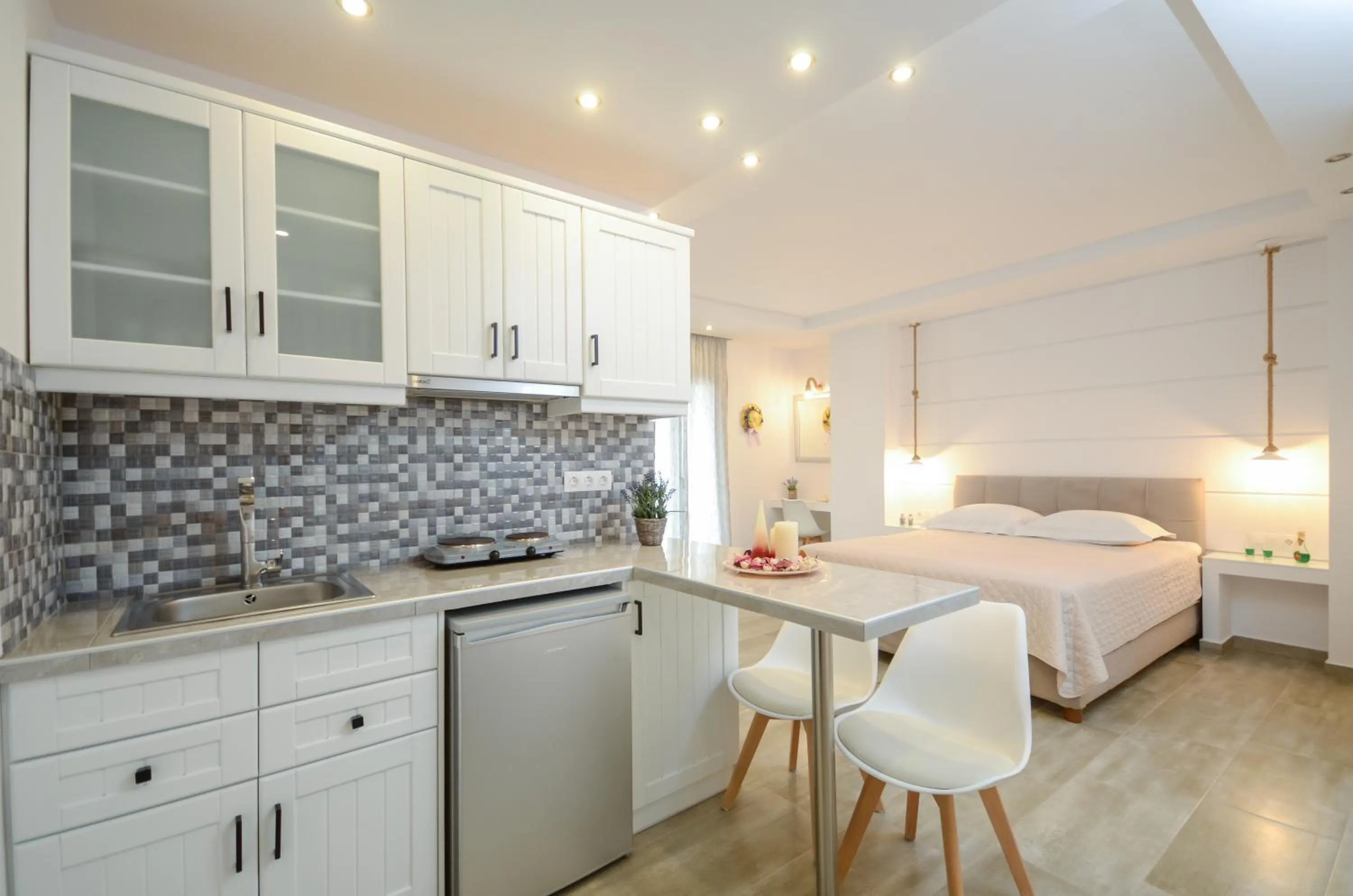 Kitchen or kitchenette, Bed in Sun Beach Hotel