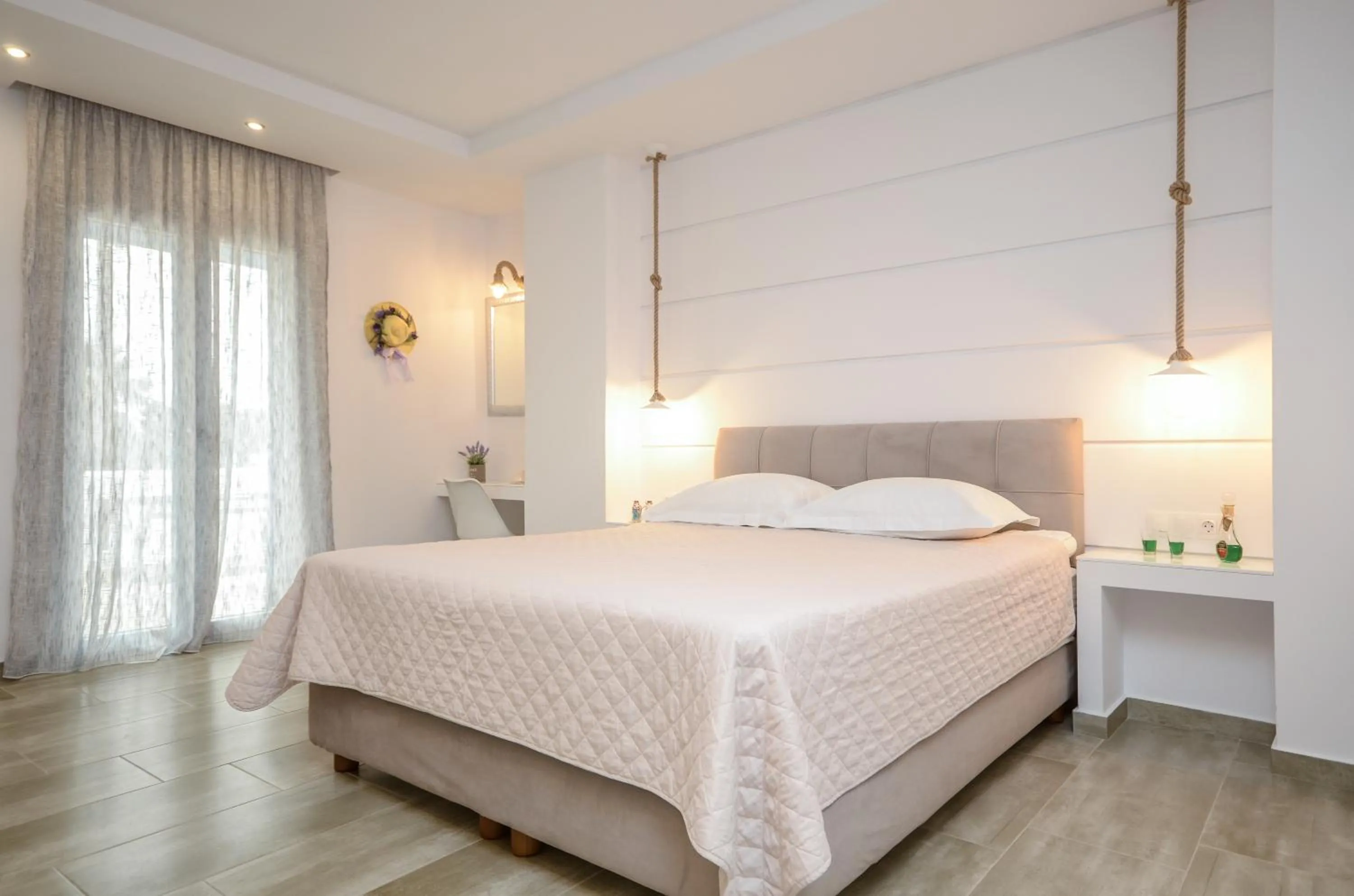 Bedroom, Bed in Sun Beach Hotel