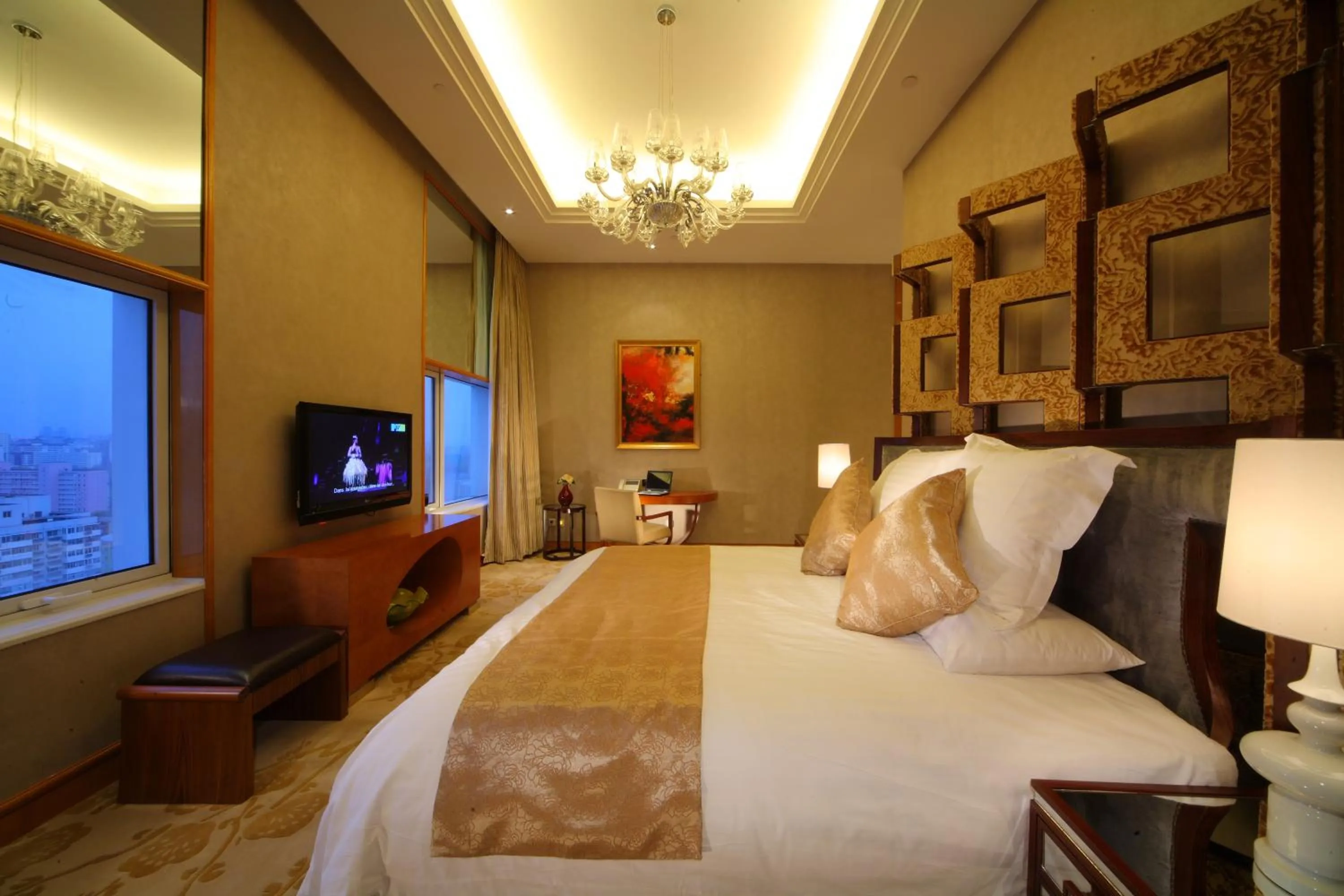 Bedroom, Bed in Gehua New Century Hotel Beijing