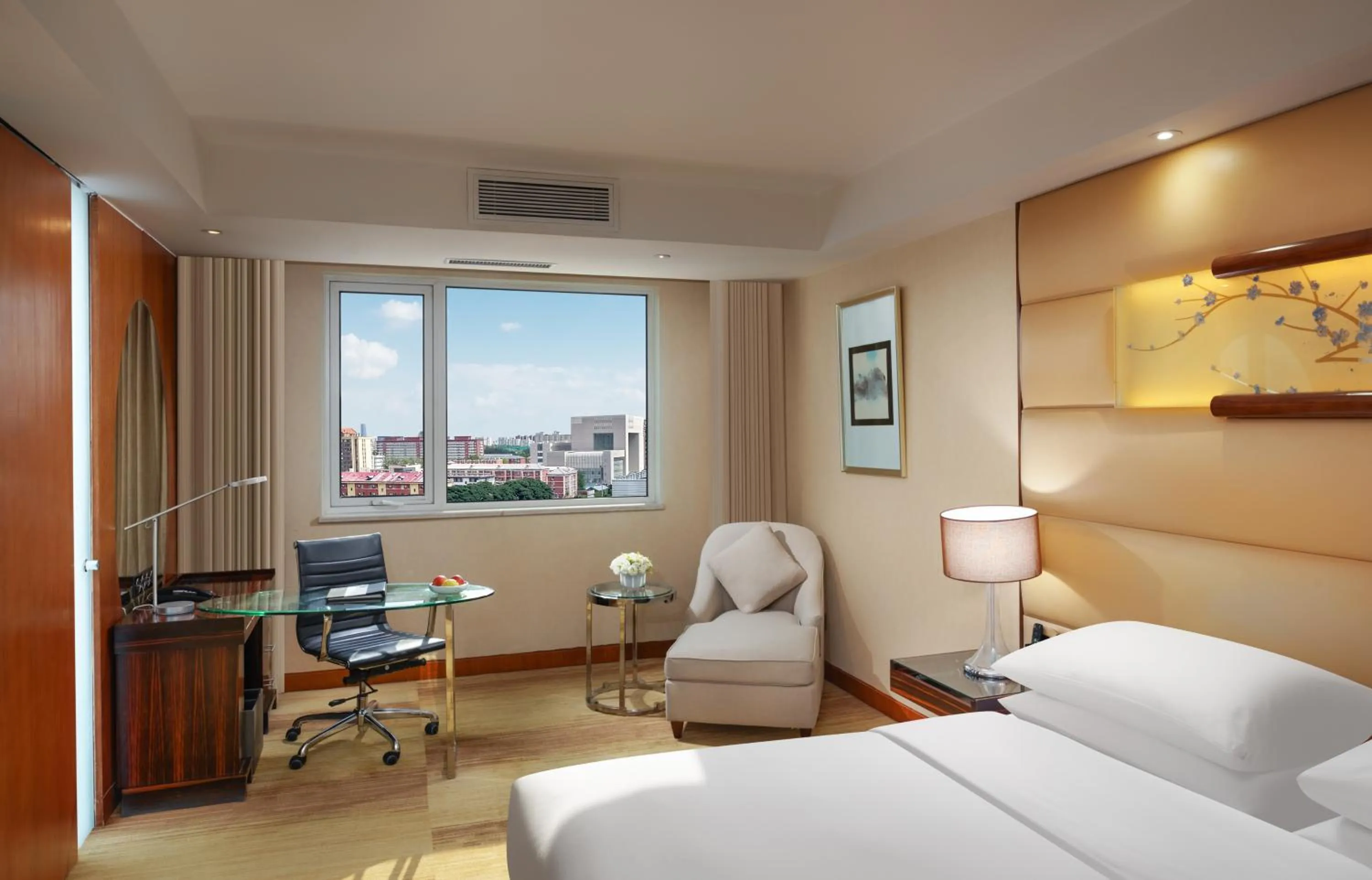 Photo of the whole room, Bed in Gehua New Century Hotel Beijing