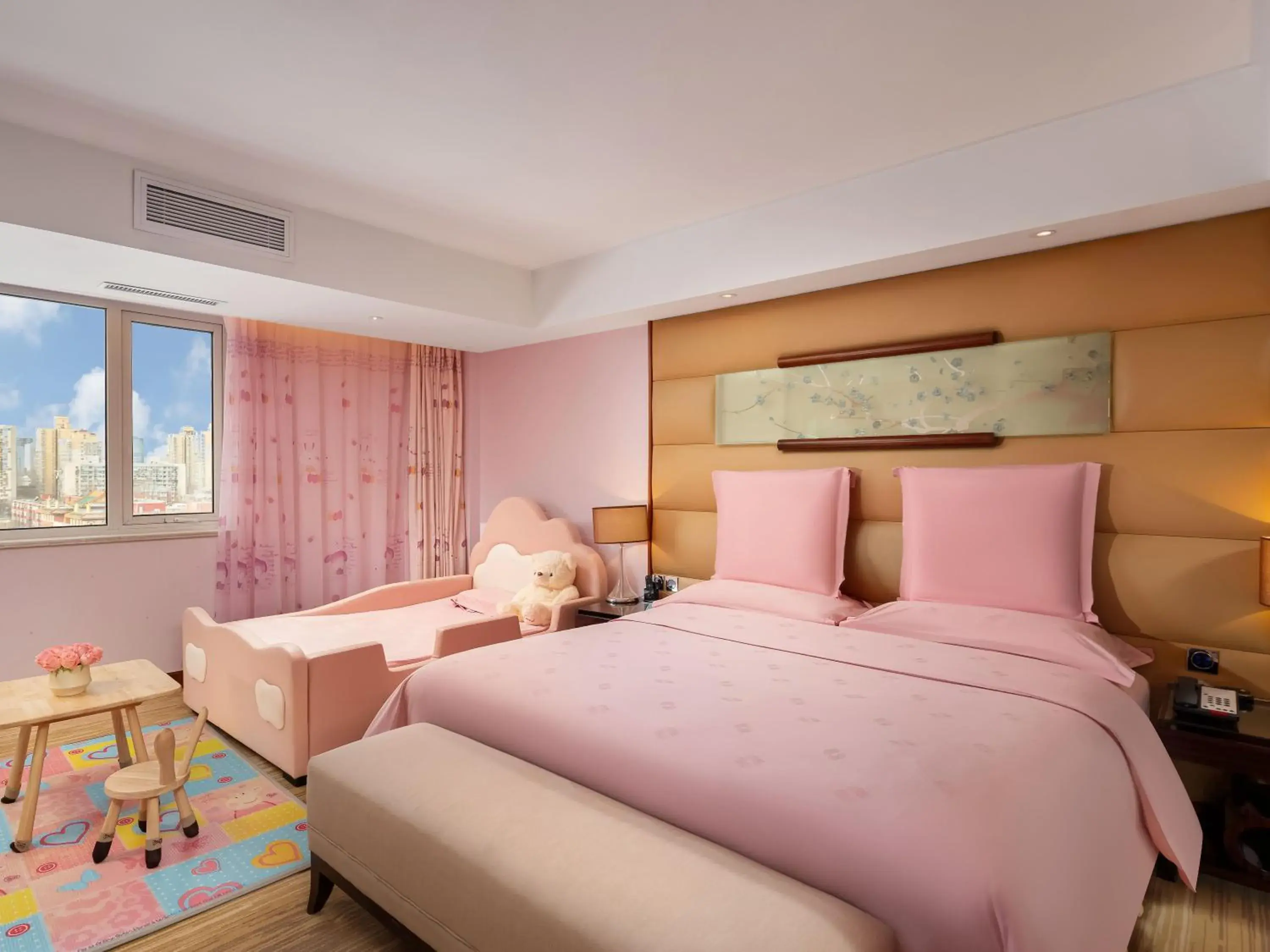 children, Bed in Gehua New Century Hotel Beijing children, Bed in Gehua New Century Hotel Beijing