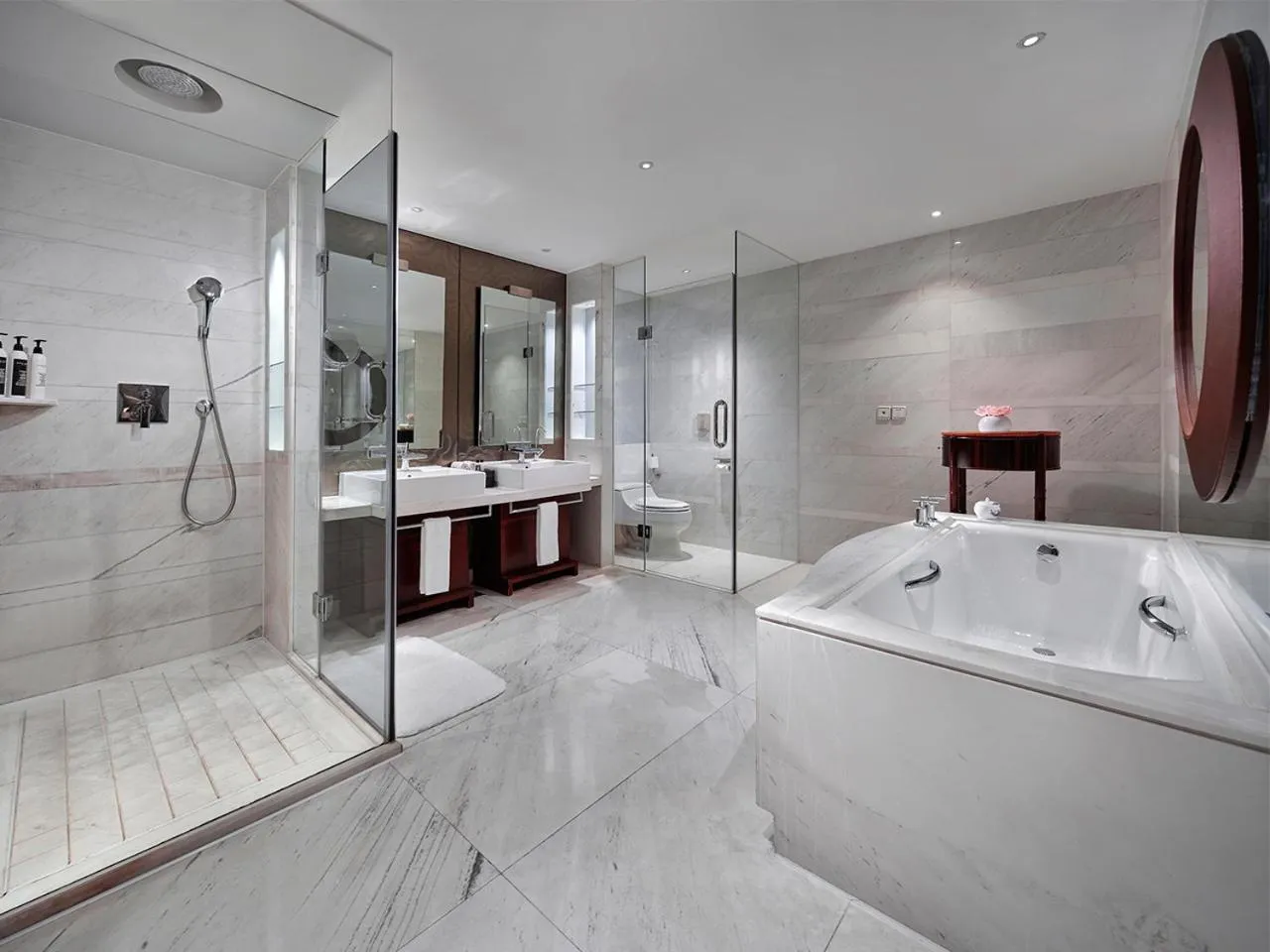 Toilet in Gehua New Century Hotel Beijing