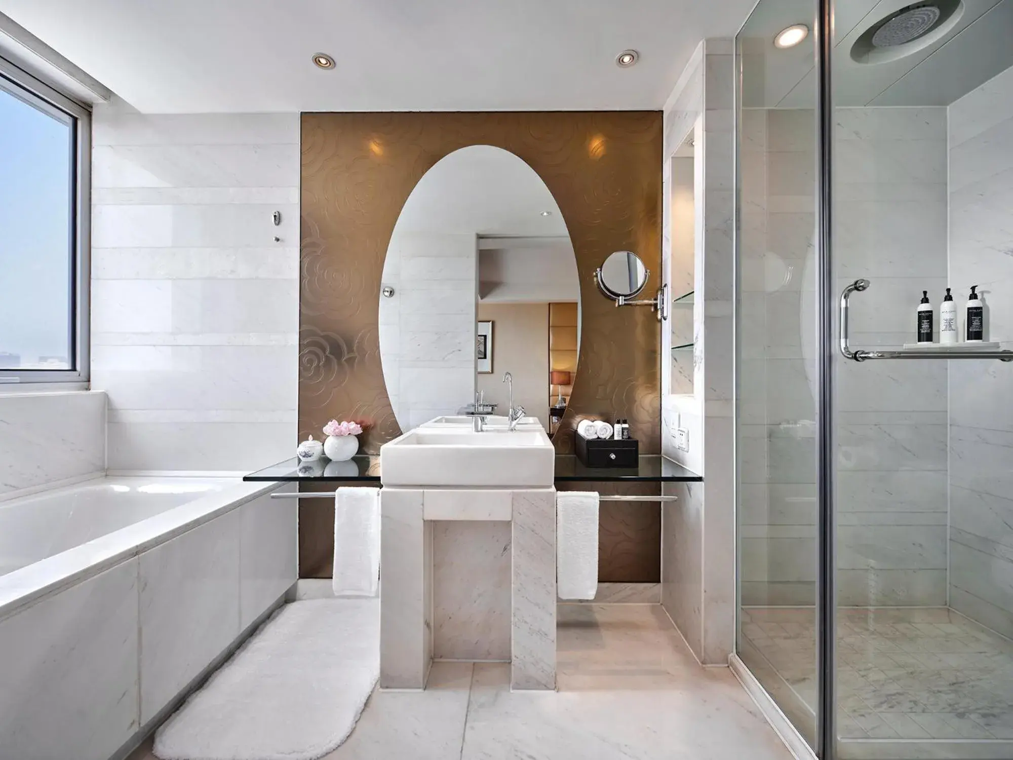 Toilet in Gehua New Century Hotel Beijing Toilet in Gehua New Century Hotel Beijing