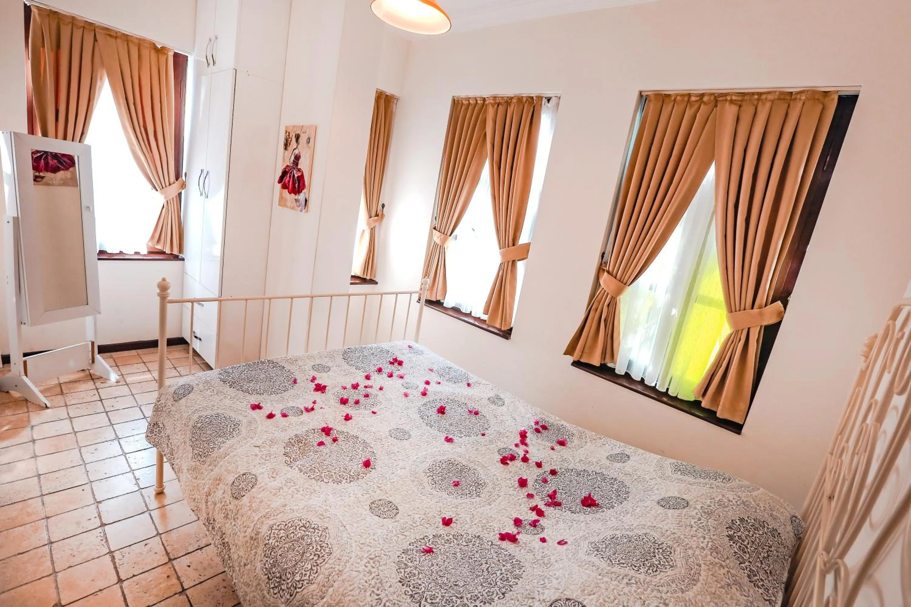 Garden view, Bed in The Suite Apart Hotel