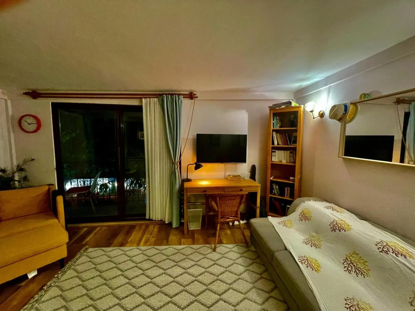 Communal lounge/ TV room, Bed in The Suite Apart Hotel