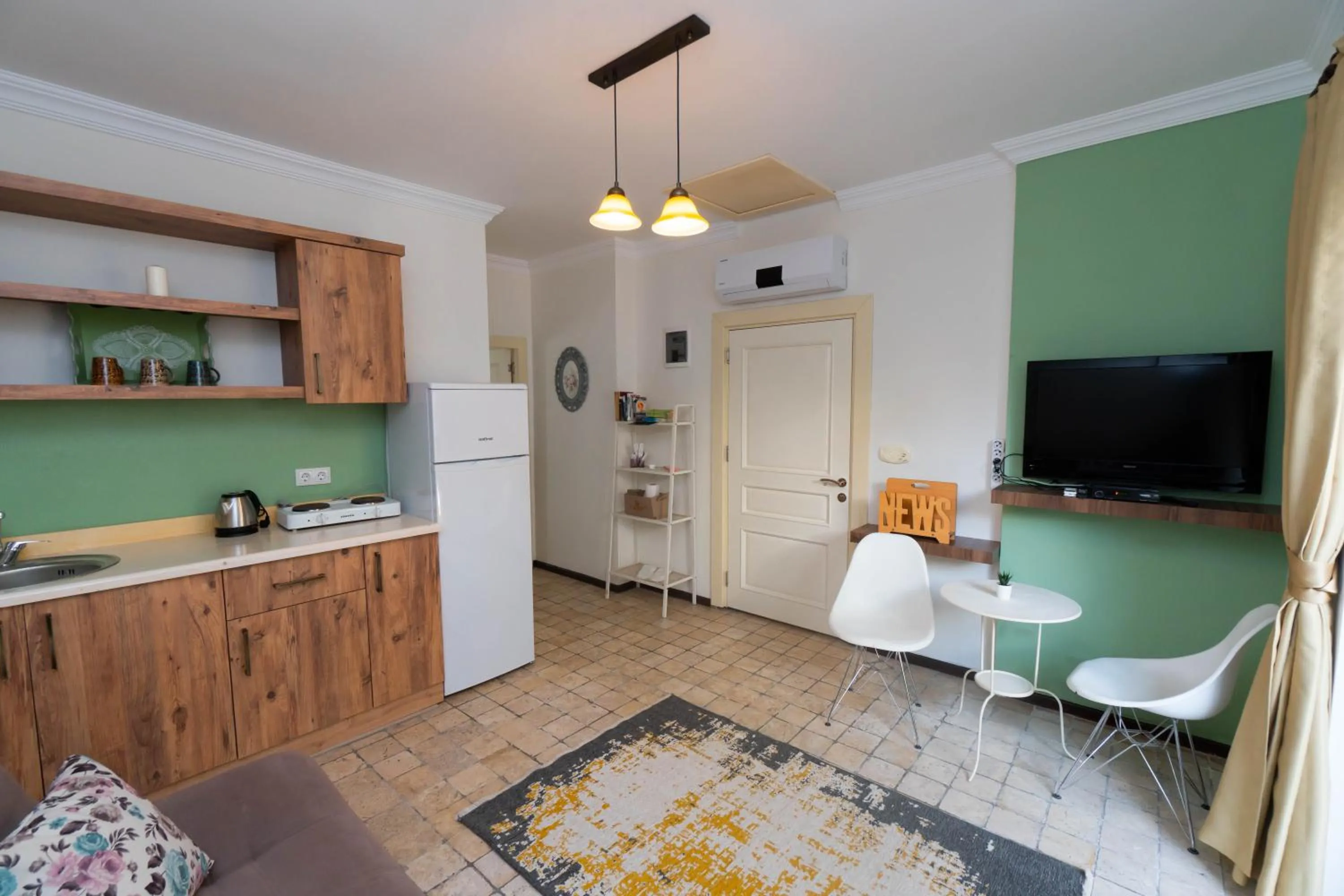 TV and multimedia in The Suite Apart Hotel