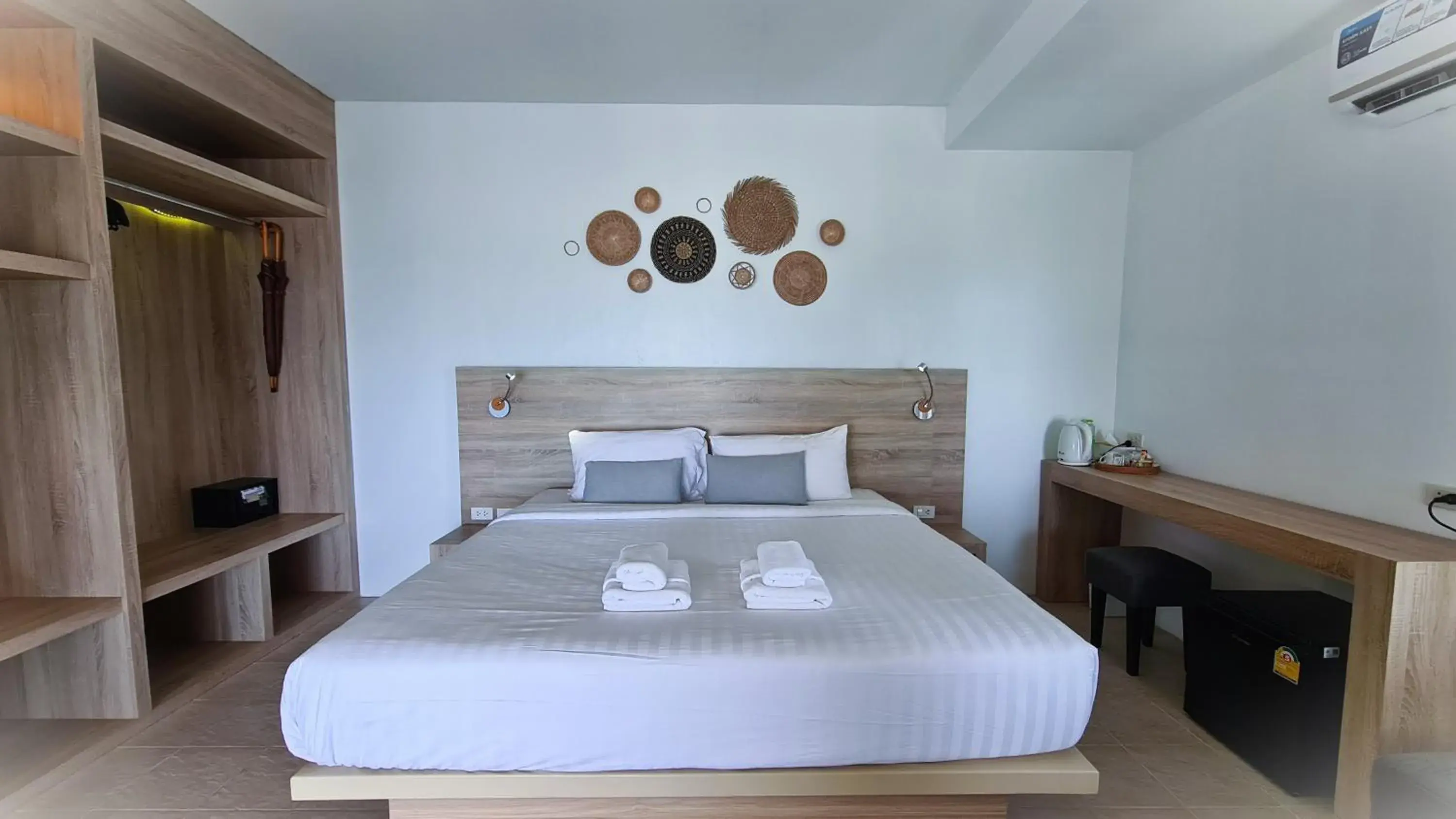 Bedroom, Bed in Moonlight Bay Resort Bedroom, Bed in Moonlight Bay Resort