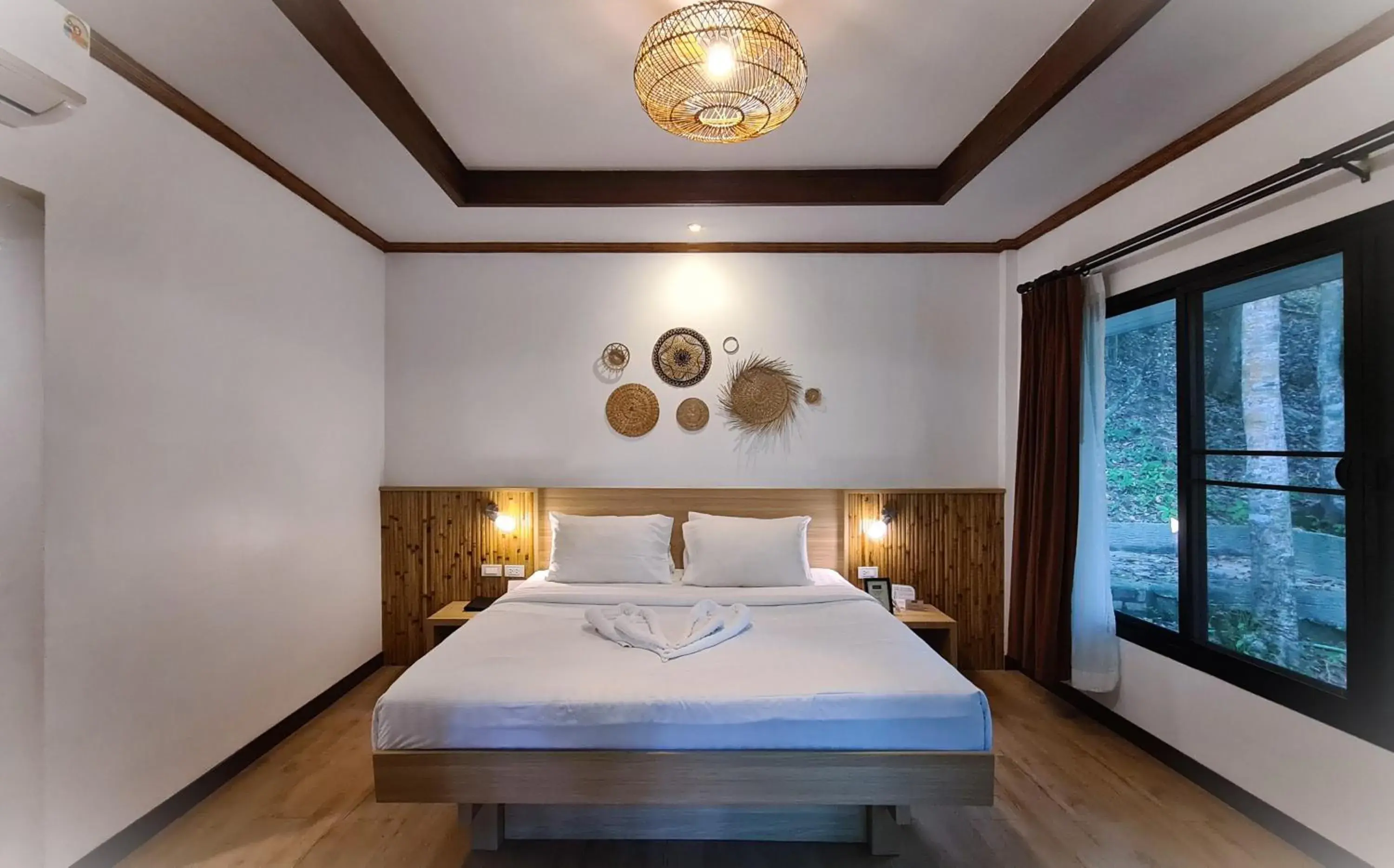 Bedroom, Bed in Moonlight Bay Resort Bedroom, Bed in Moonlight Bay Resort