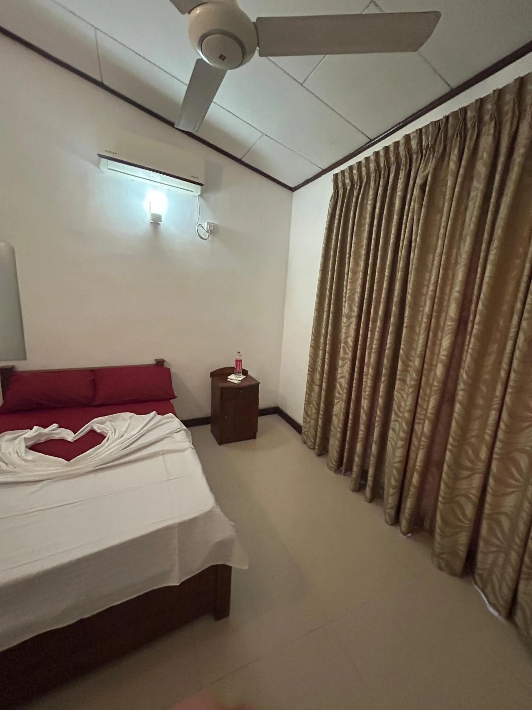 Deluxe Double Room with Balcony - single occupancy in Himo Guest Inn