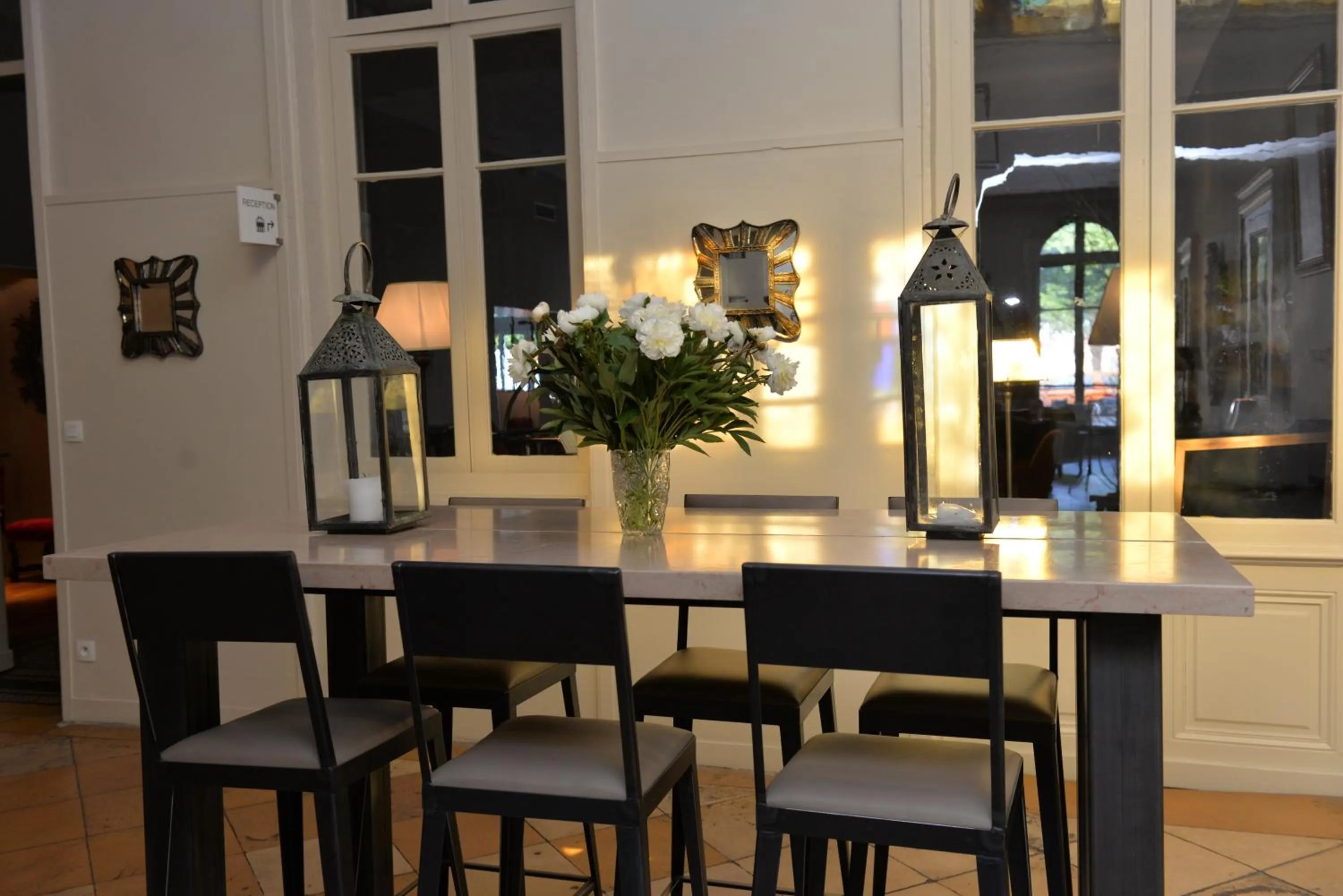 Lounge or bar in Best Western Plus d'Europe et d'Angleterre