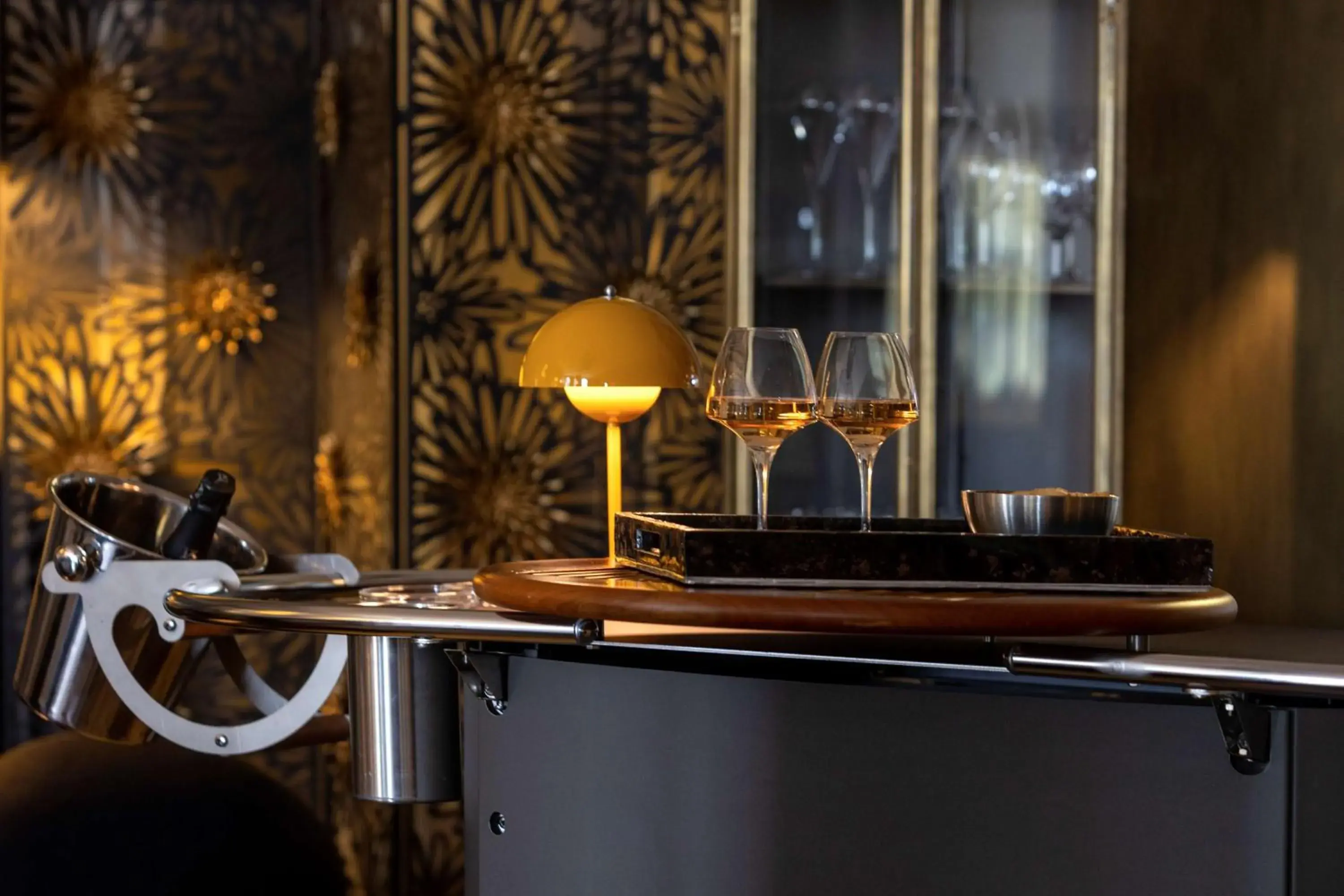 Lounge or bar in Best Western Plus d'Europe et d'Angleterre Lounge or bar in Best Western Plus d'Europe et d'Angleterre