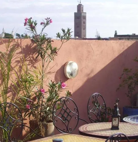 Restaurant/places to eat in Riad Essaoussan